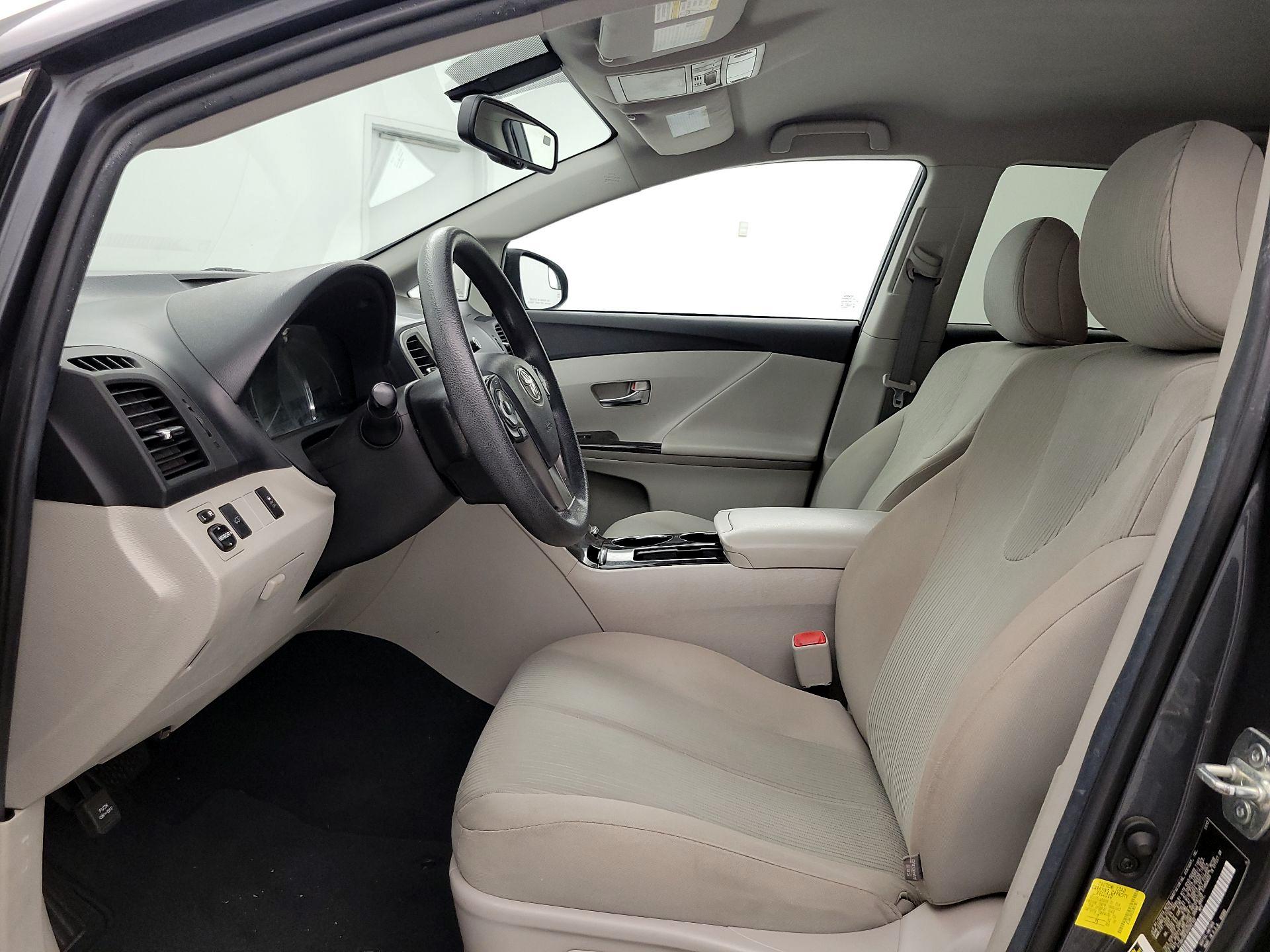 Thumbnail: 2013 Toyota Venza - 11