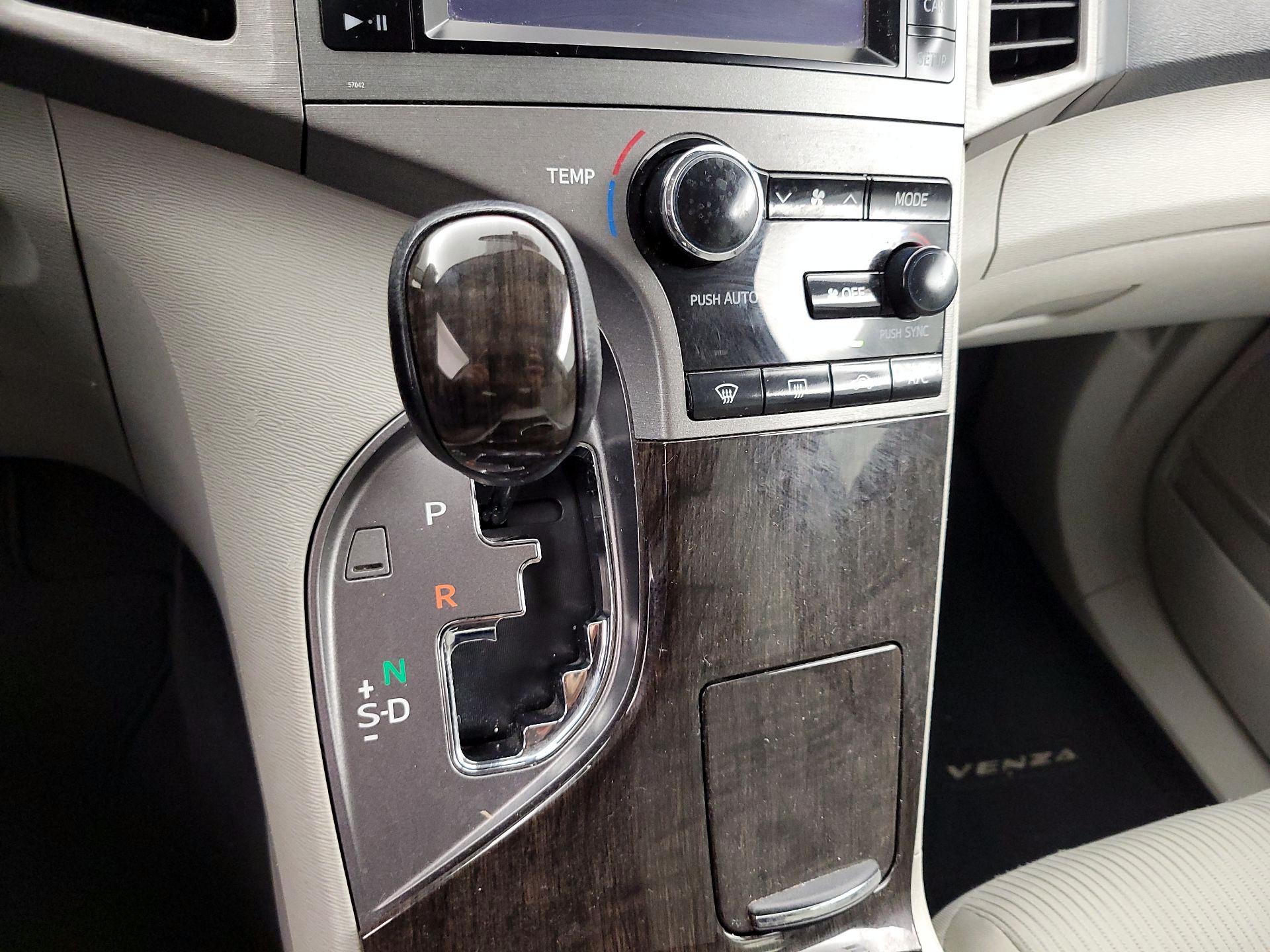 Thumbnail: 2013 Toyota Venza - 17