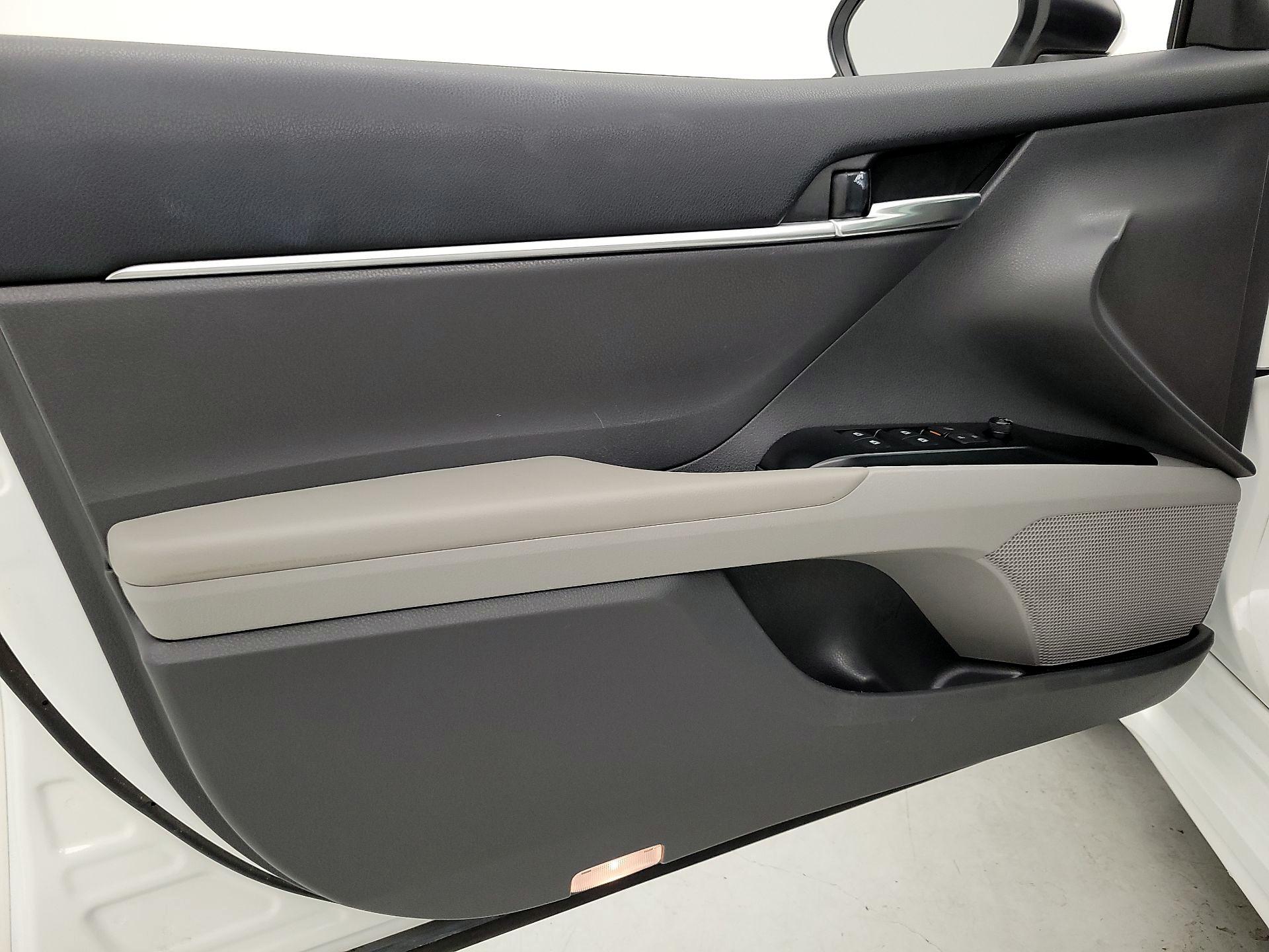Thumbnail: 2019 Toyota Camry - 12