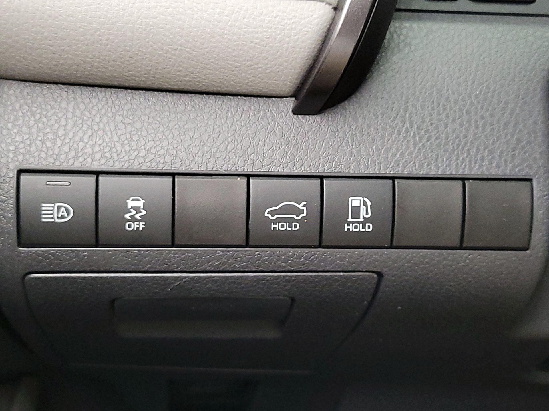 Thumbnail: 2019 Toyota Camry - 13