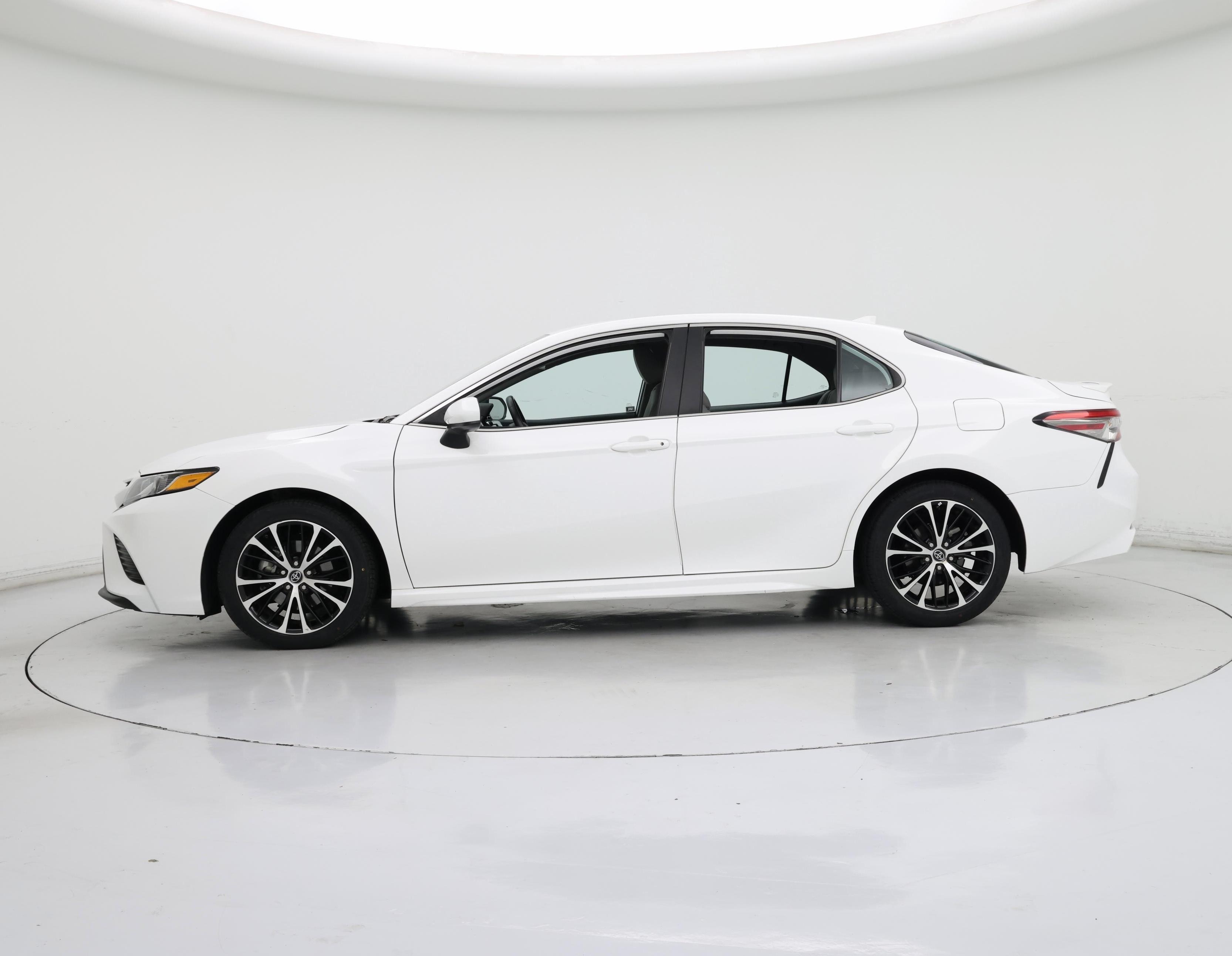 Thumbnail: 2019 Toyota Camry - 3