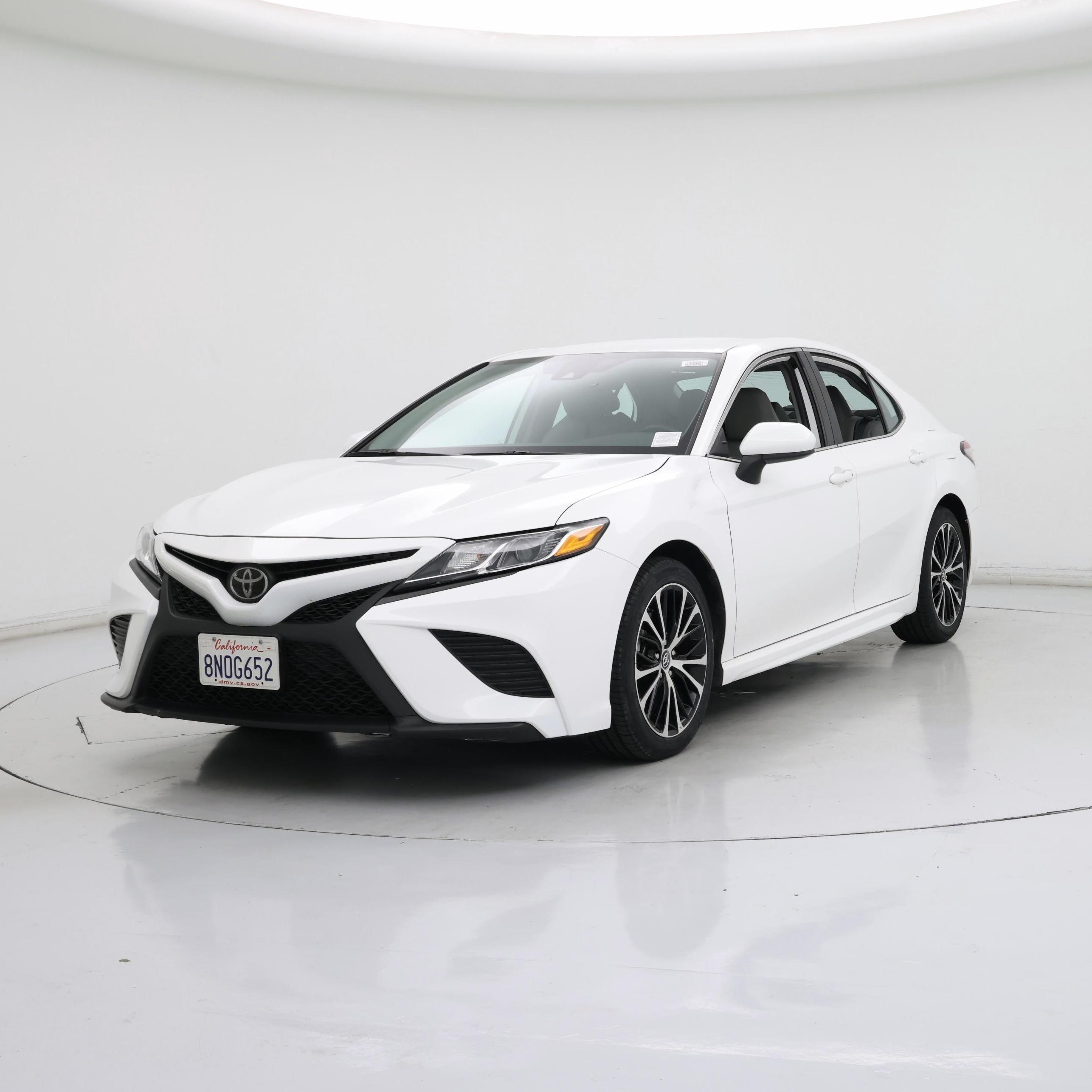 Thumbnail: 2019 Toyota Camry - 4