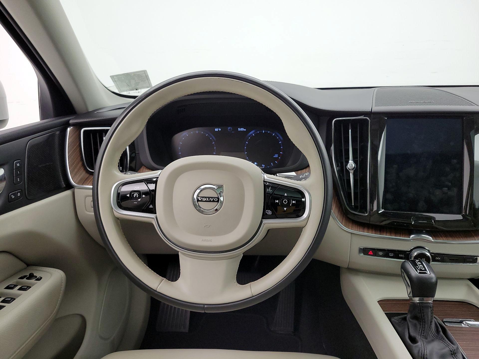 Thumbnail: 2020 Volvo XC60 - 10