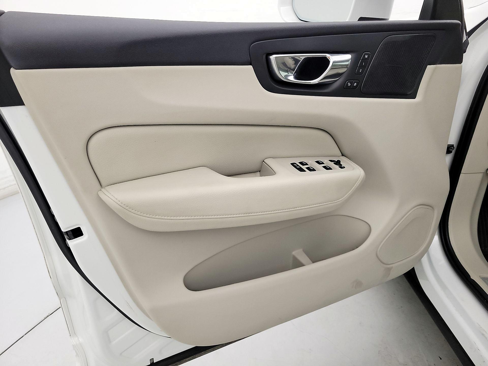 Thumbnail: 2020 Volvo XC60 - 12