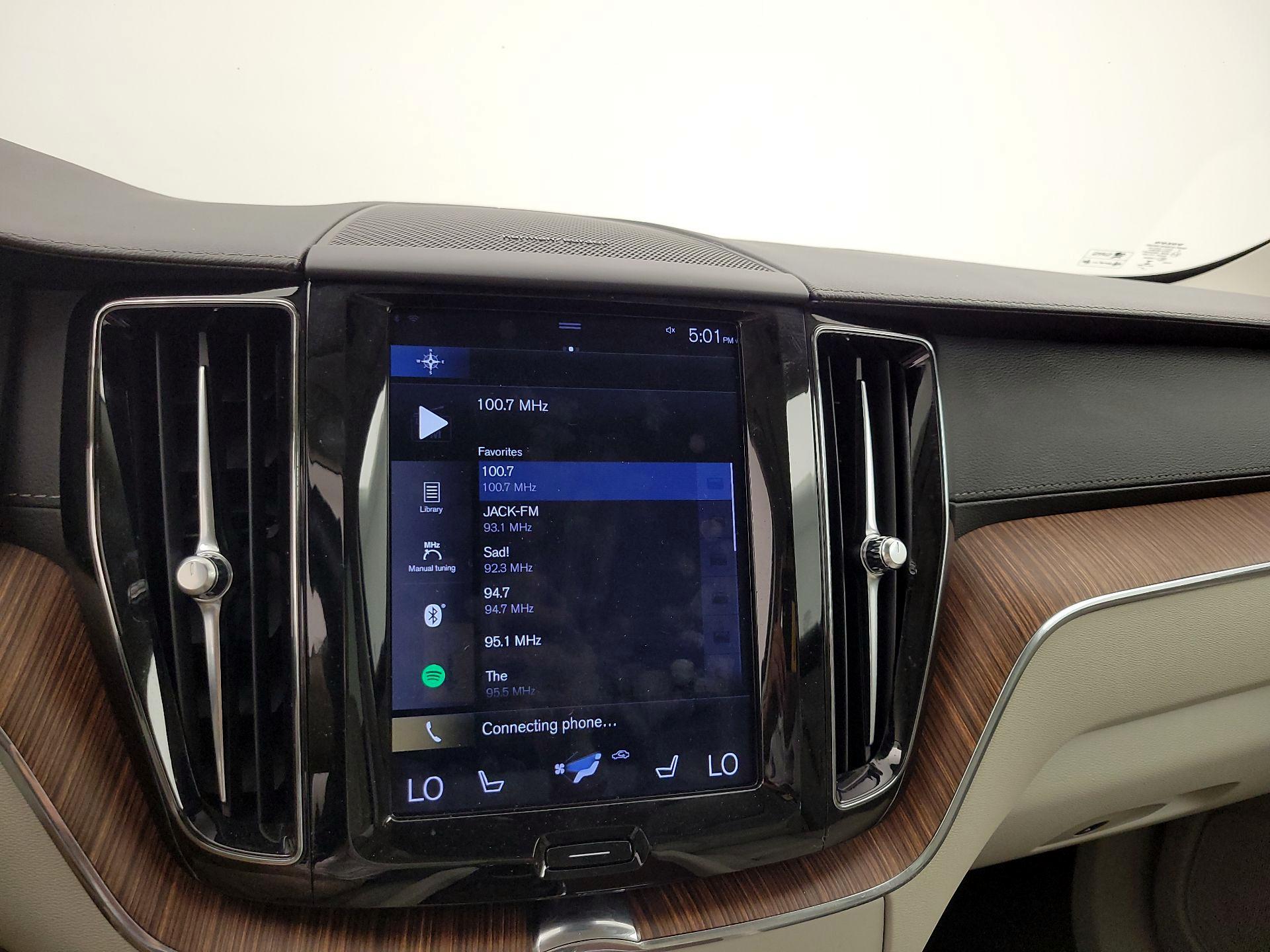Thumbnail: 2020 Volvo XC60 - 16