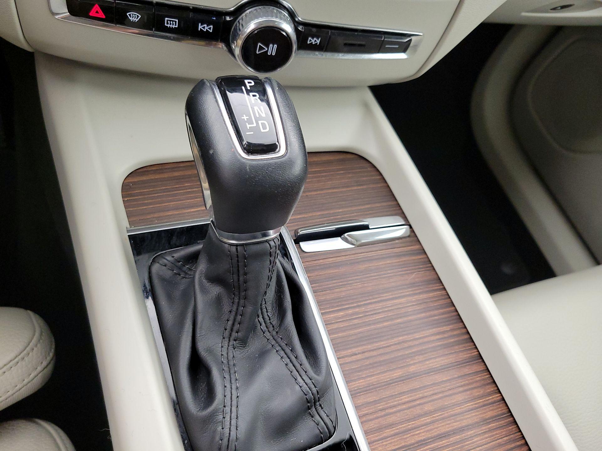 Thumbnail: 2020 Volvo XC60 - 18