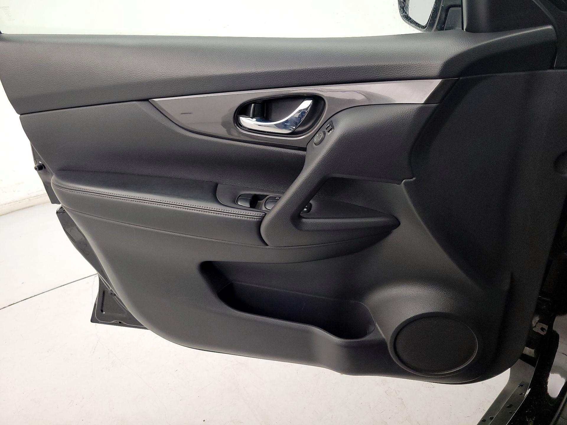 Thumbnail: 2019 Nissan Rogue - 12