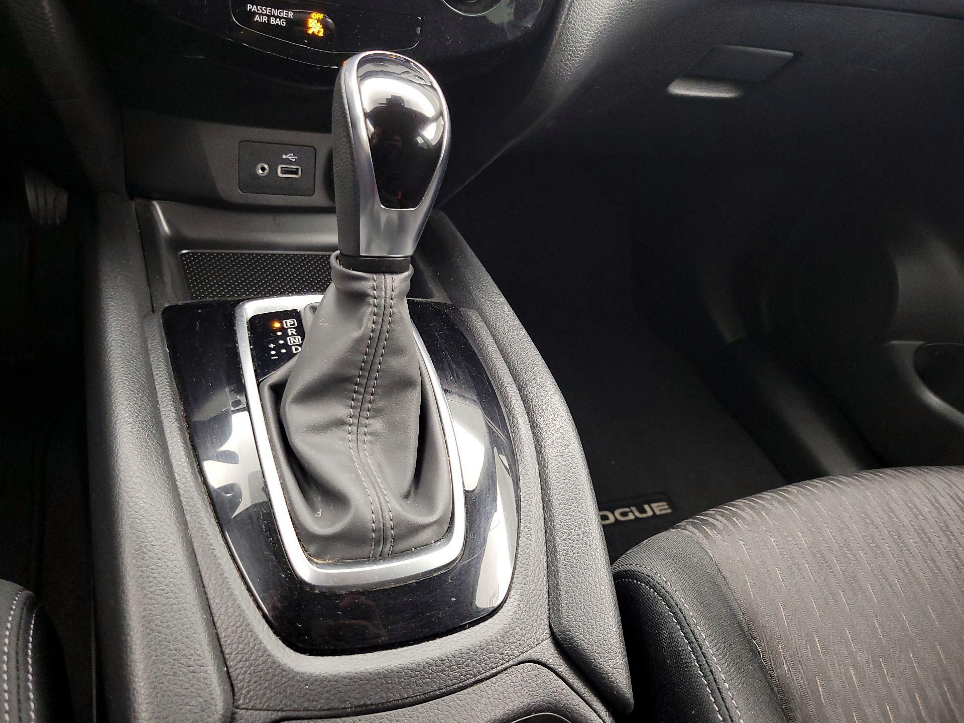 Thumbnail: 2019 Nissan Rogue - 17
