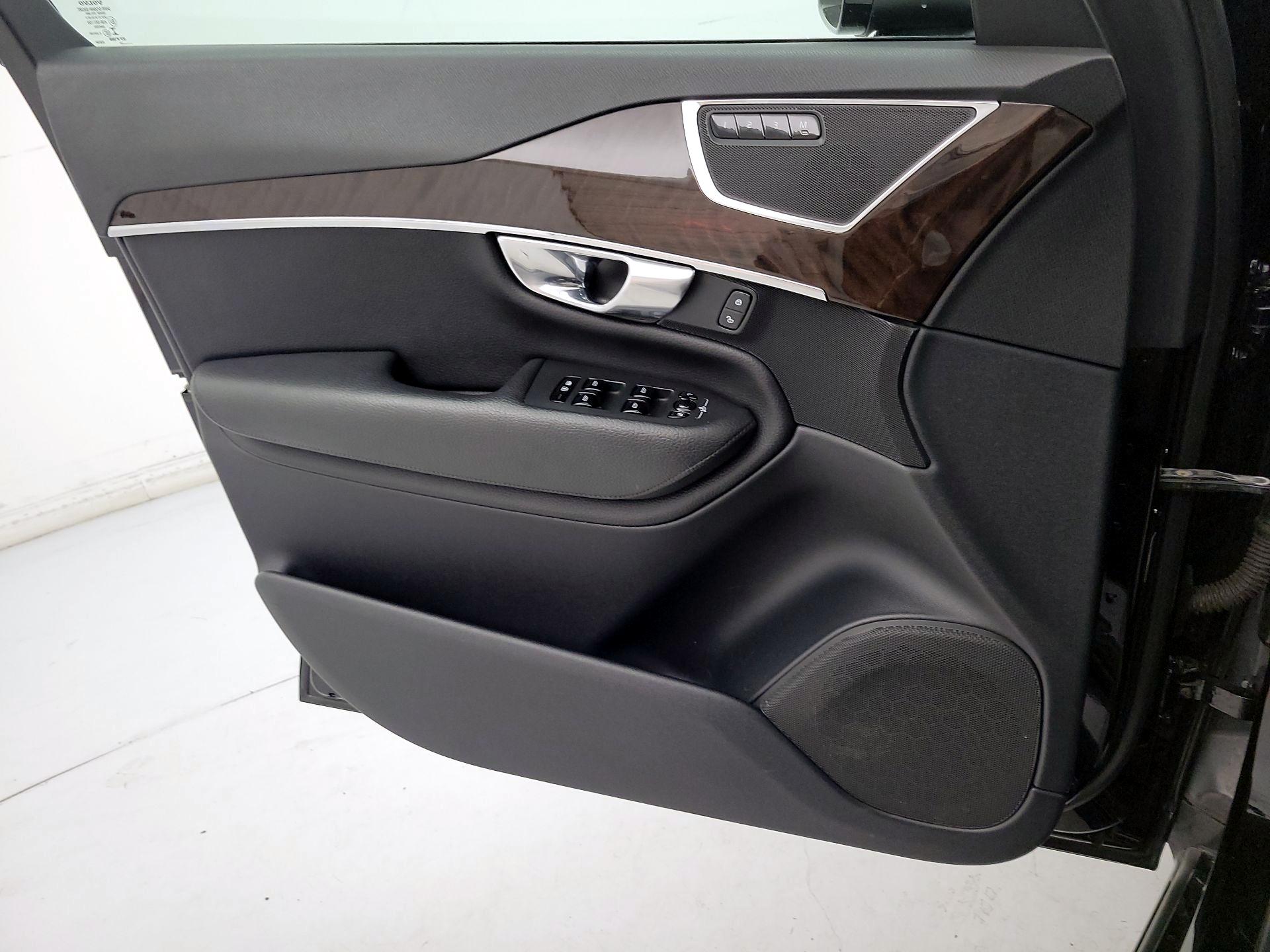 Thumbnail: 2017 Volvo XC90 - 12