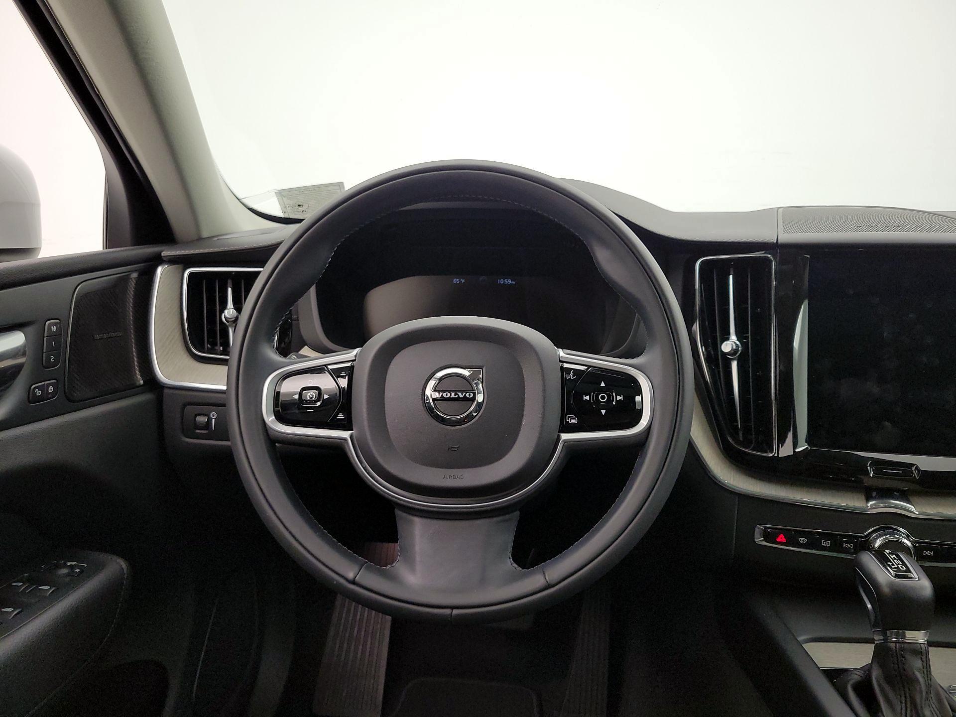 Thumbnail: 2020 Volvo XC60 - 10