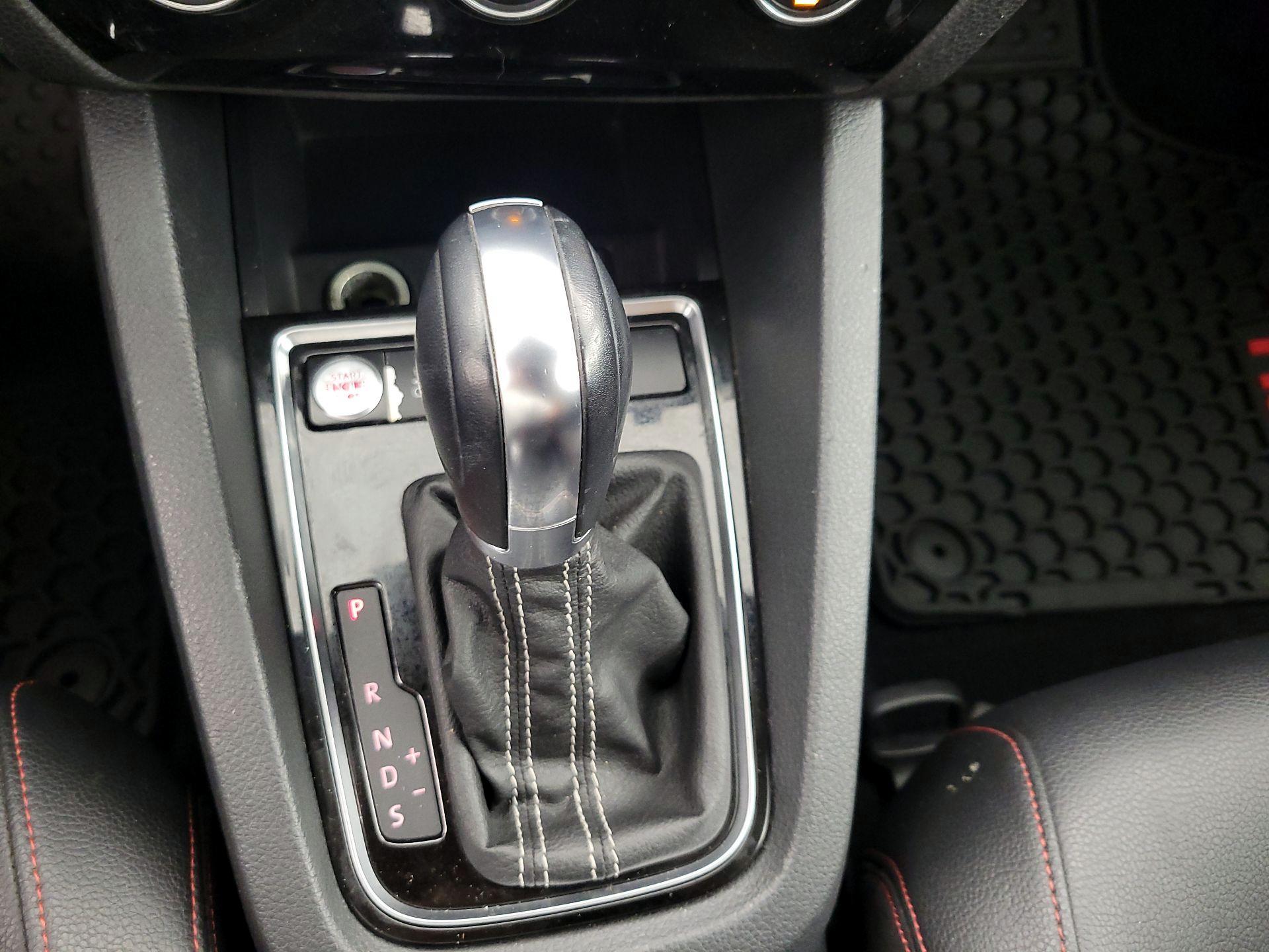 Thumbnail: 2016 Volkswagen Jetta - 17