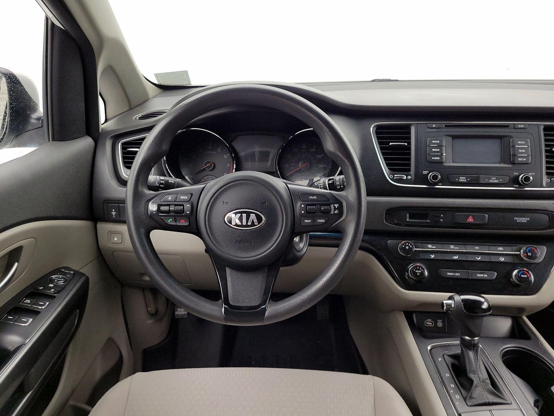 Thumbnail: 2016 Kia Sedona - 10