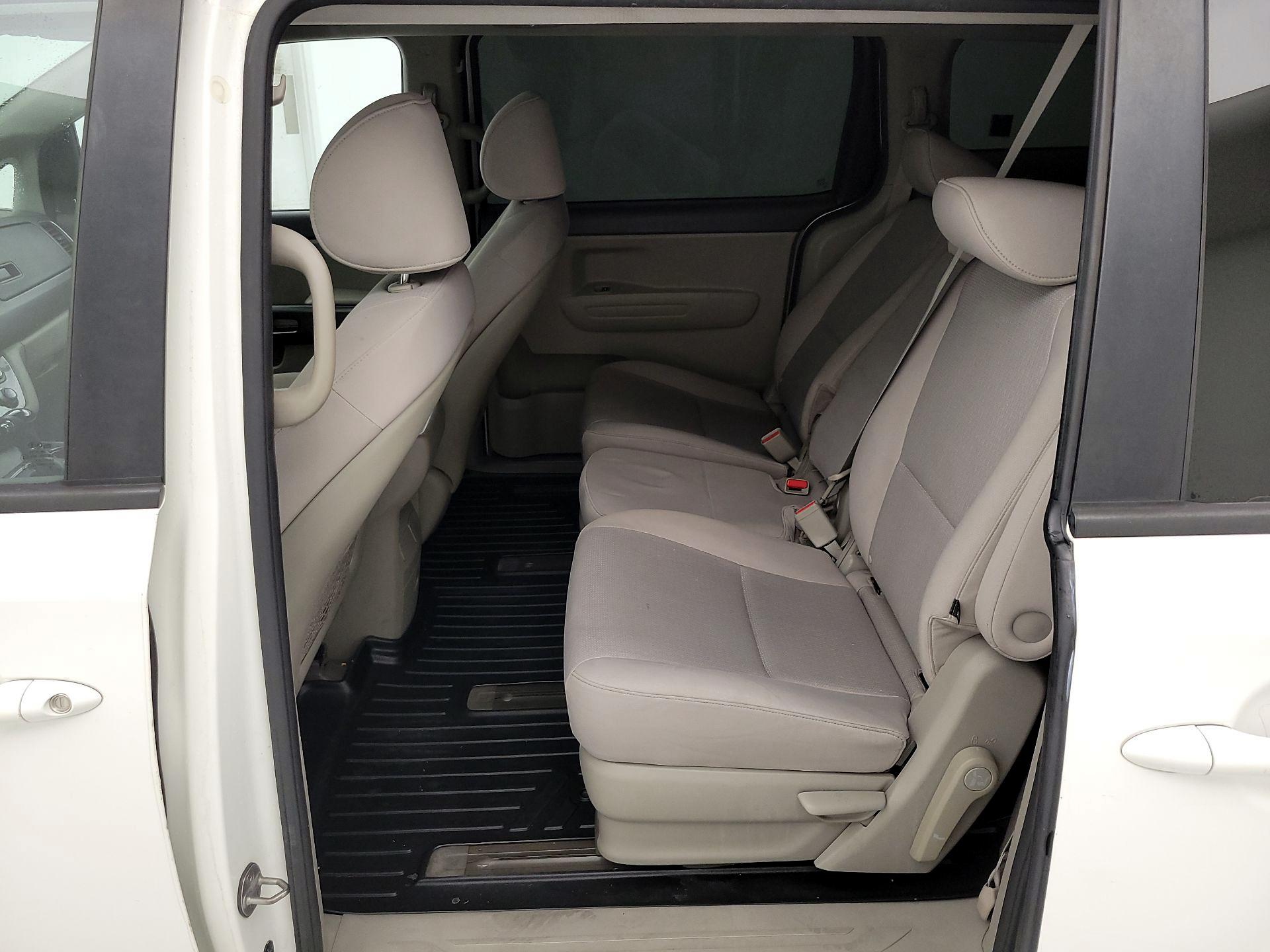 Thumbnail: 2016 Kia Sedona - 18