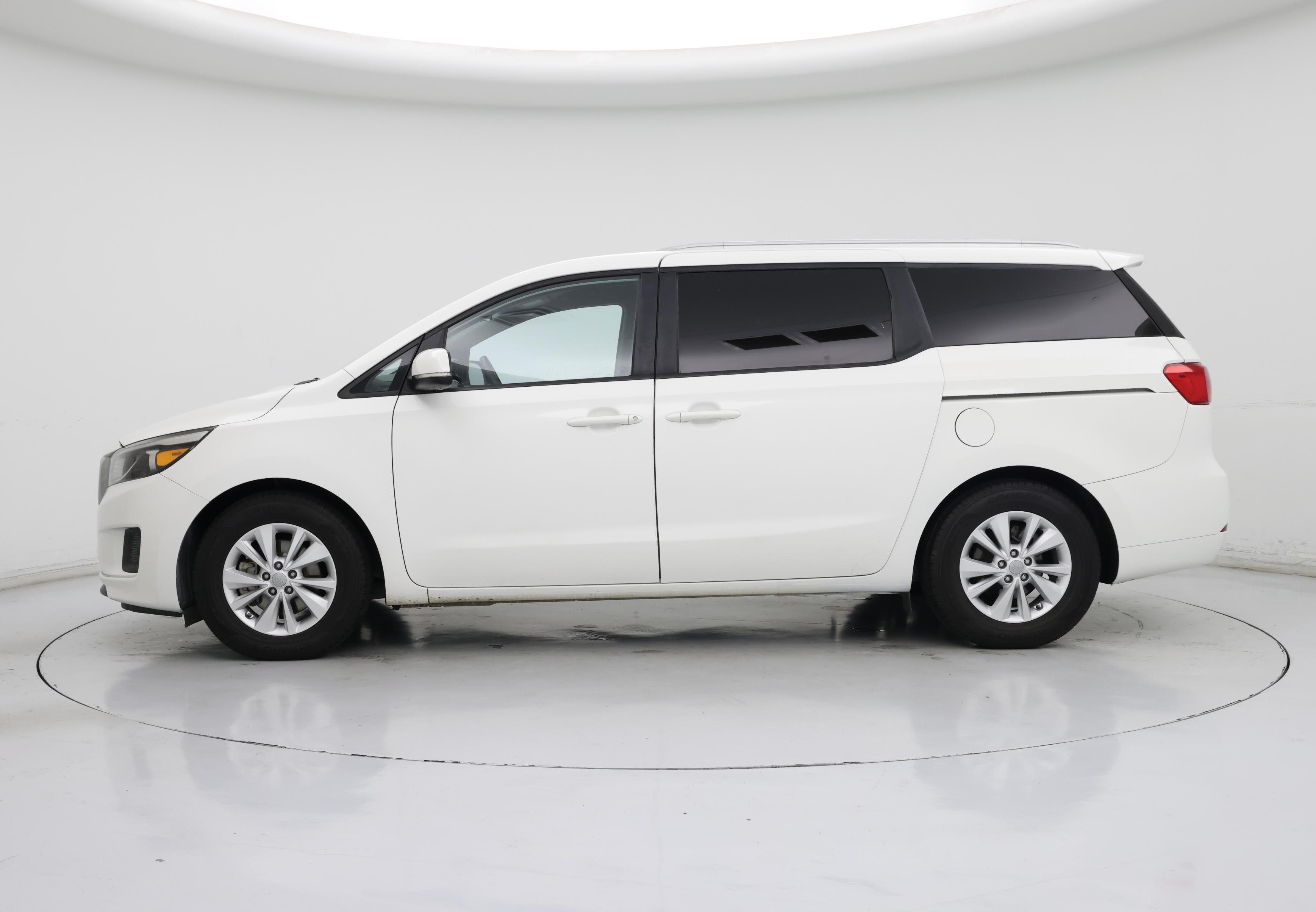 Thumbnail: 2016 Kia Sedona - 3