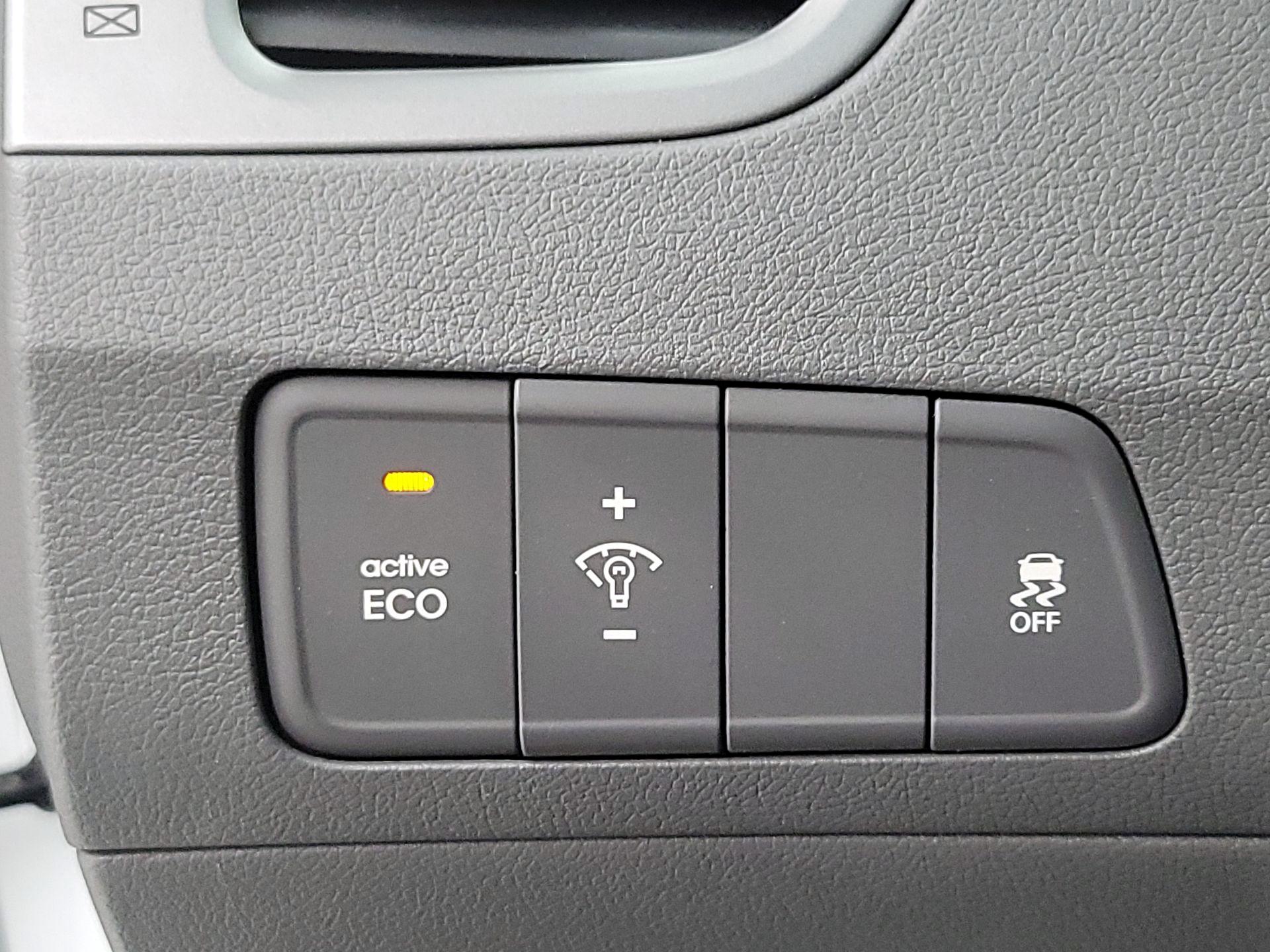 Thumbnail: 2016 Hyundai Elantra - 13