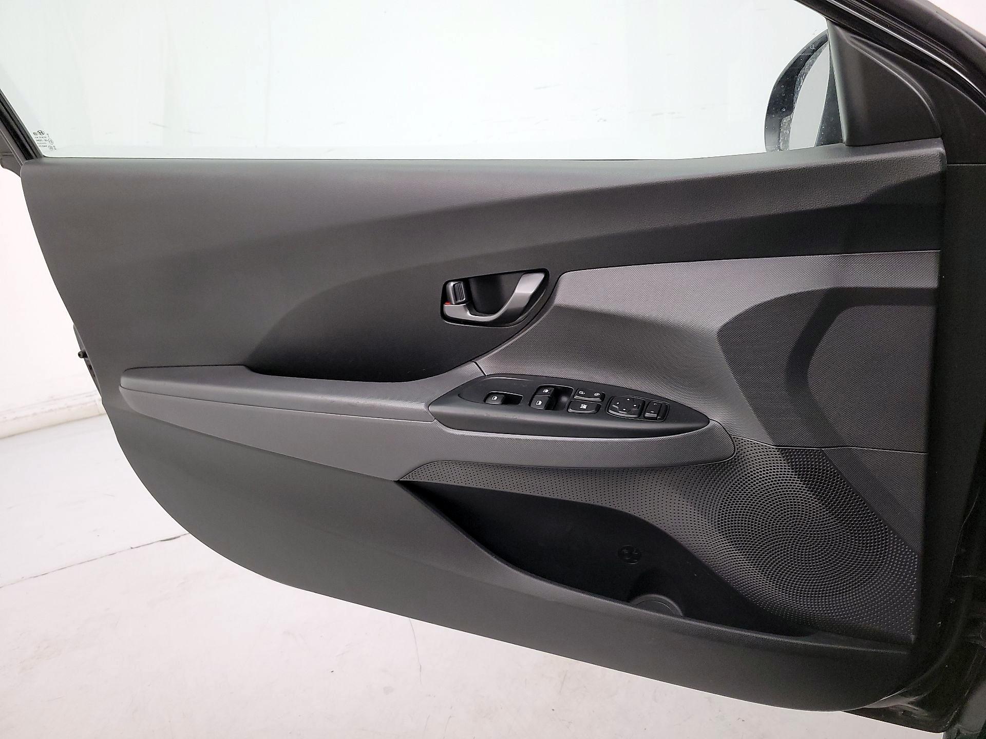 Thumbnail: 2019 Hyundai Veloster - 12