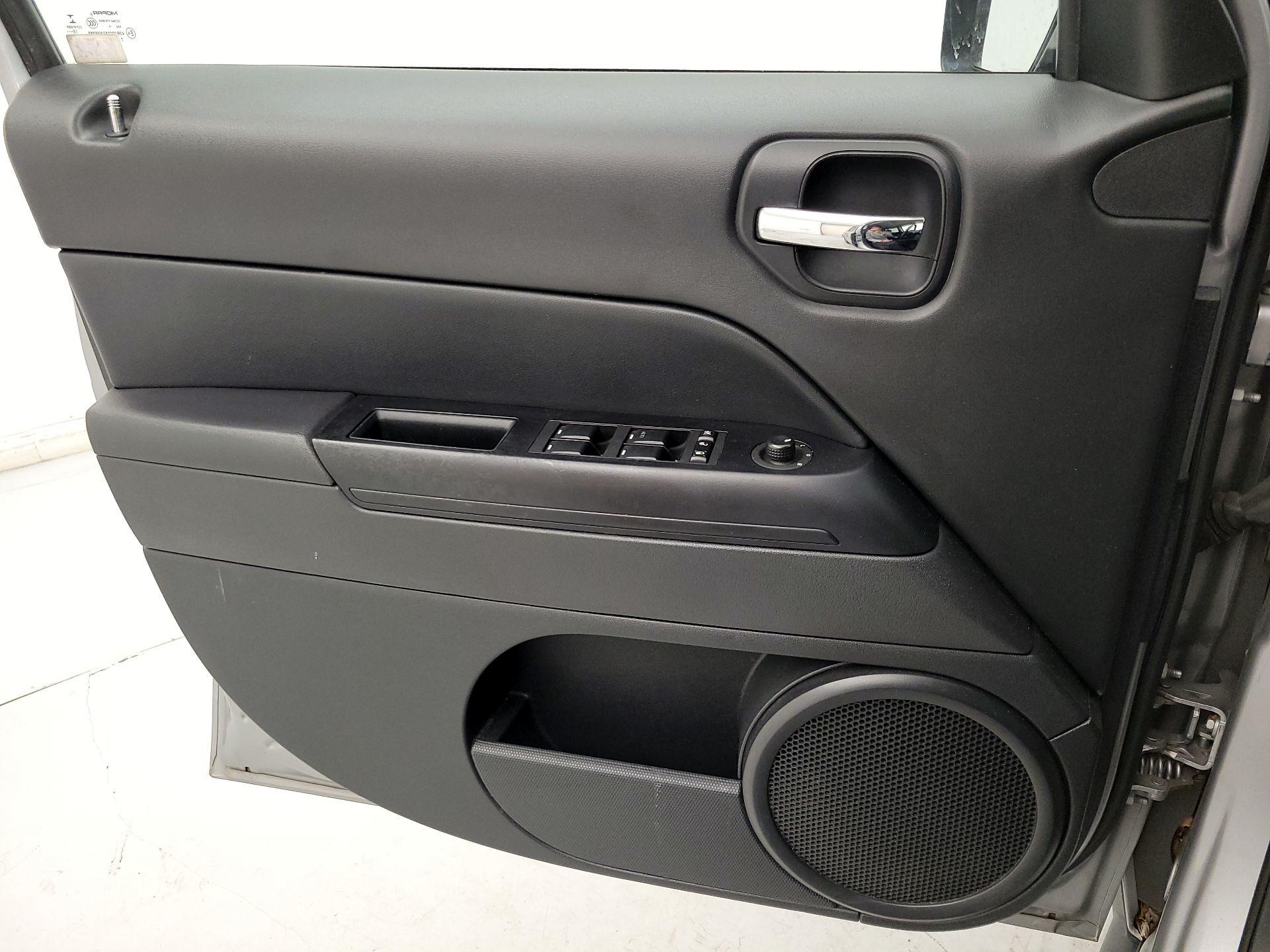 Thumbnail: 2016 Jeep Patriot - 12