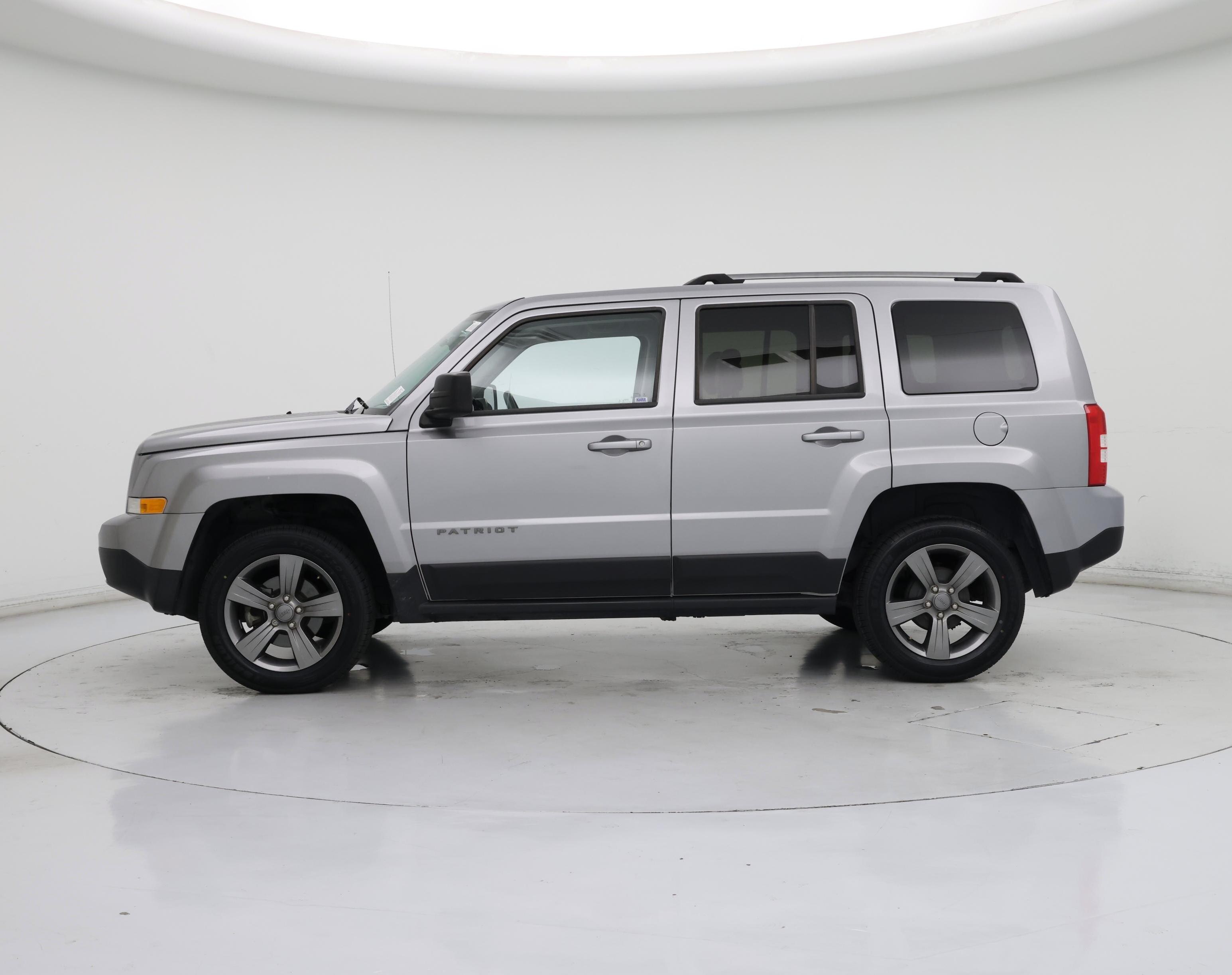 Thumbnail: 2016 Jeep Patriot - 3