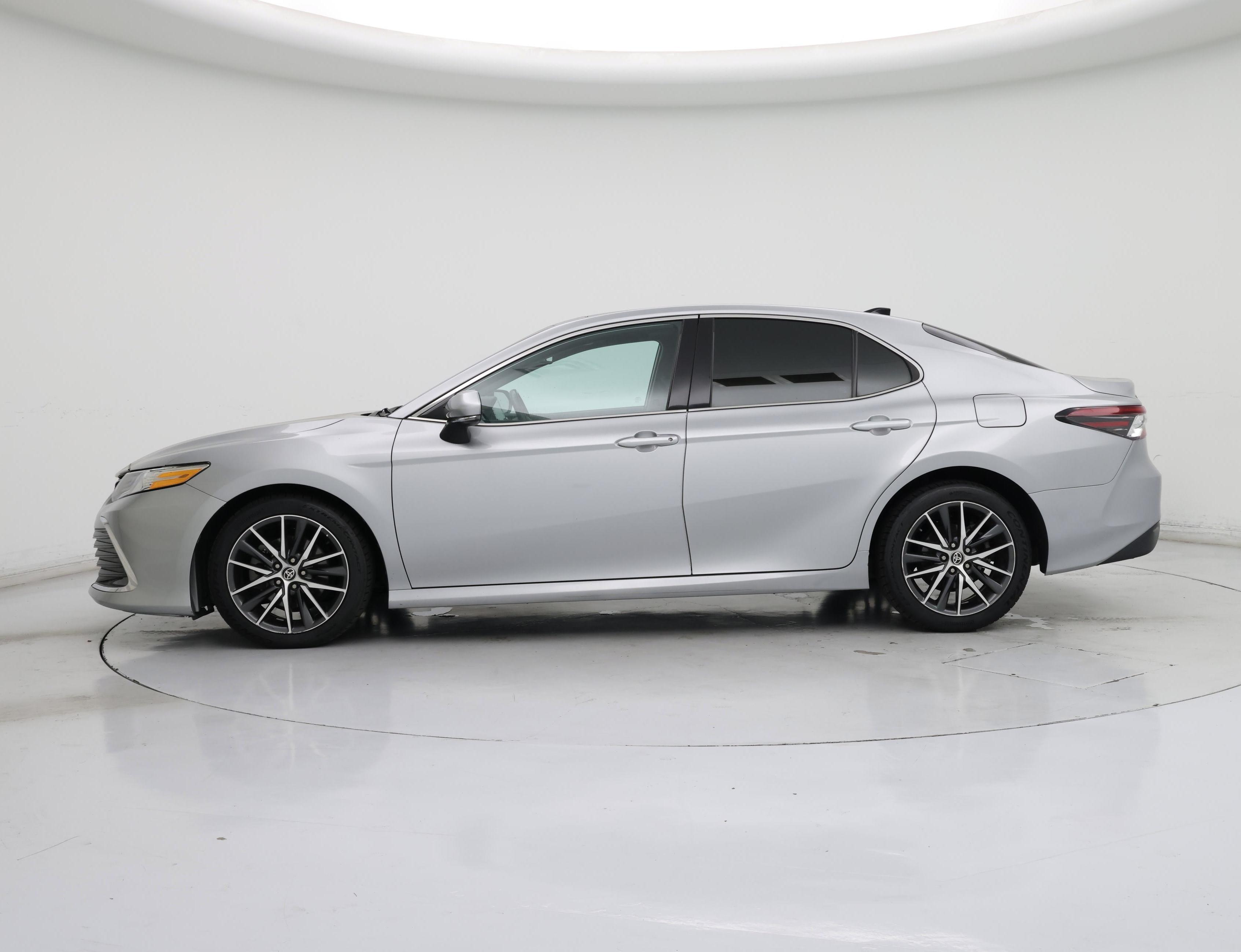 Thumbnail: 2021 Toyota Camry - 3