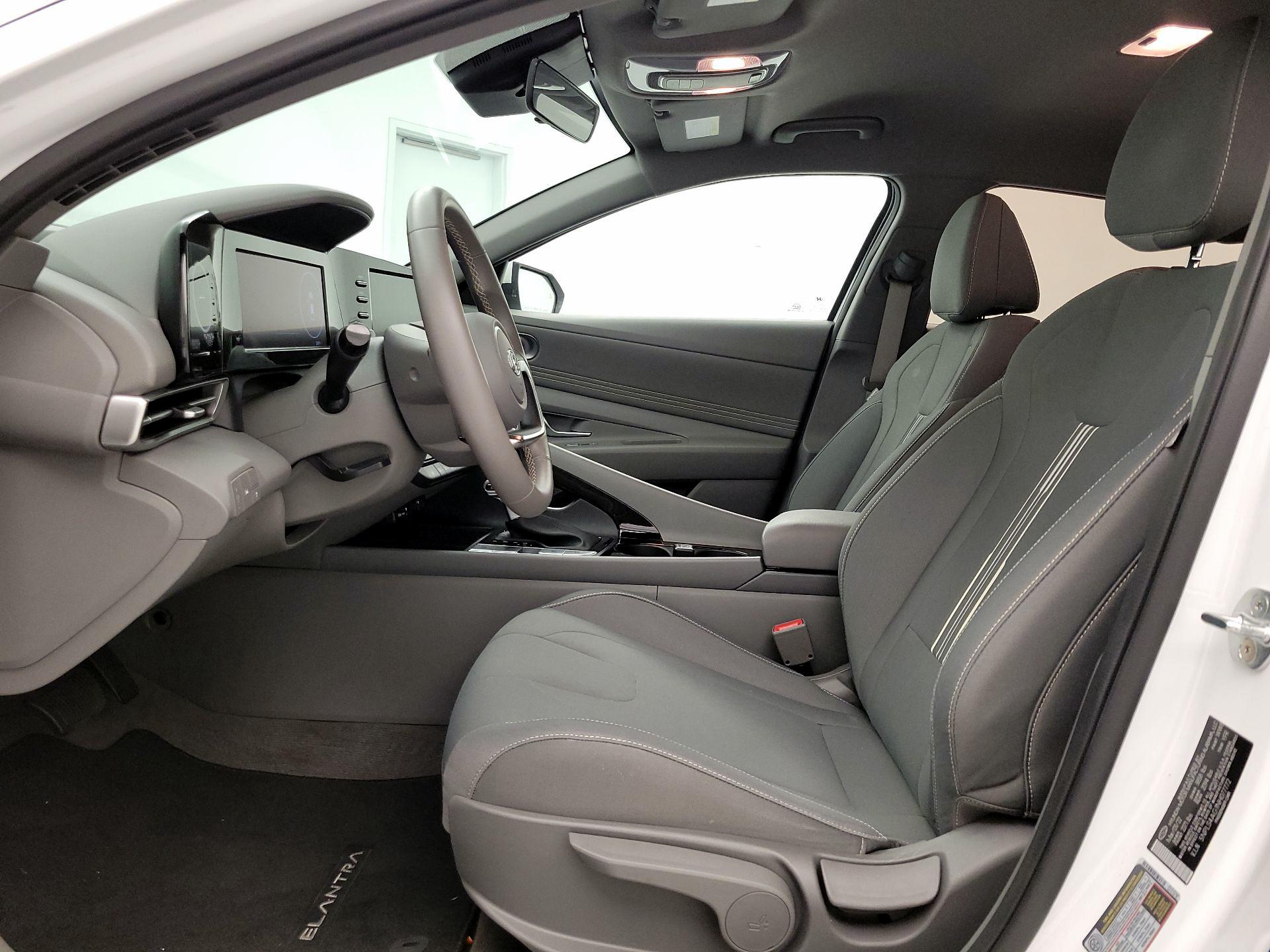 Thumbnail: 2022 Hyundai Elantra - 11