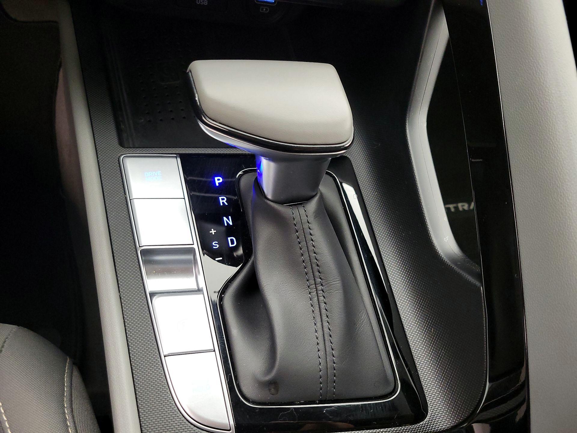 Thumbnail: 2022 Hyundai Elantra - 17