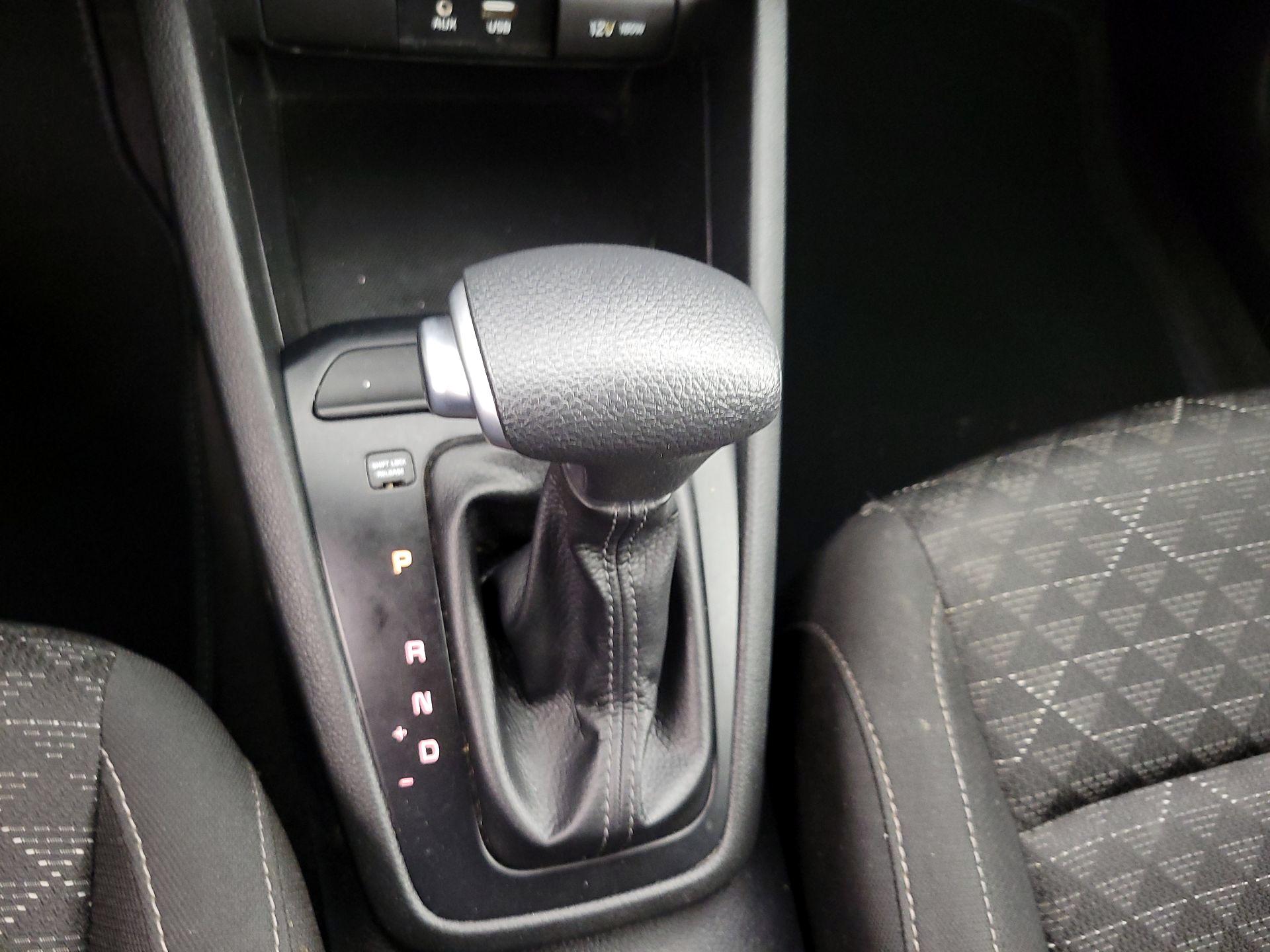 Thumbnail: 2019 Kia Rio - 17