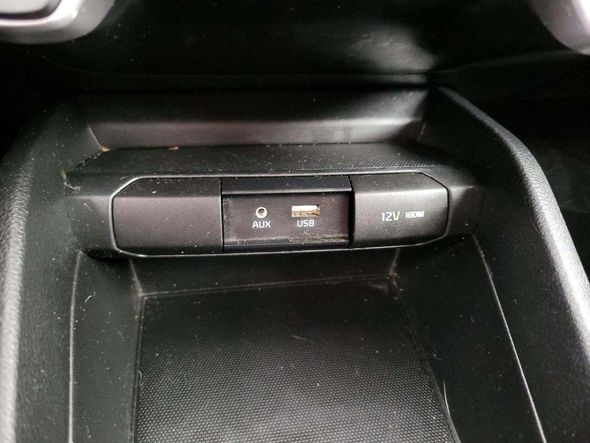 Thumbnail: 2019 Kia Rio - 18