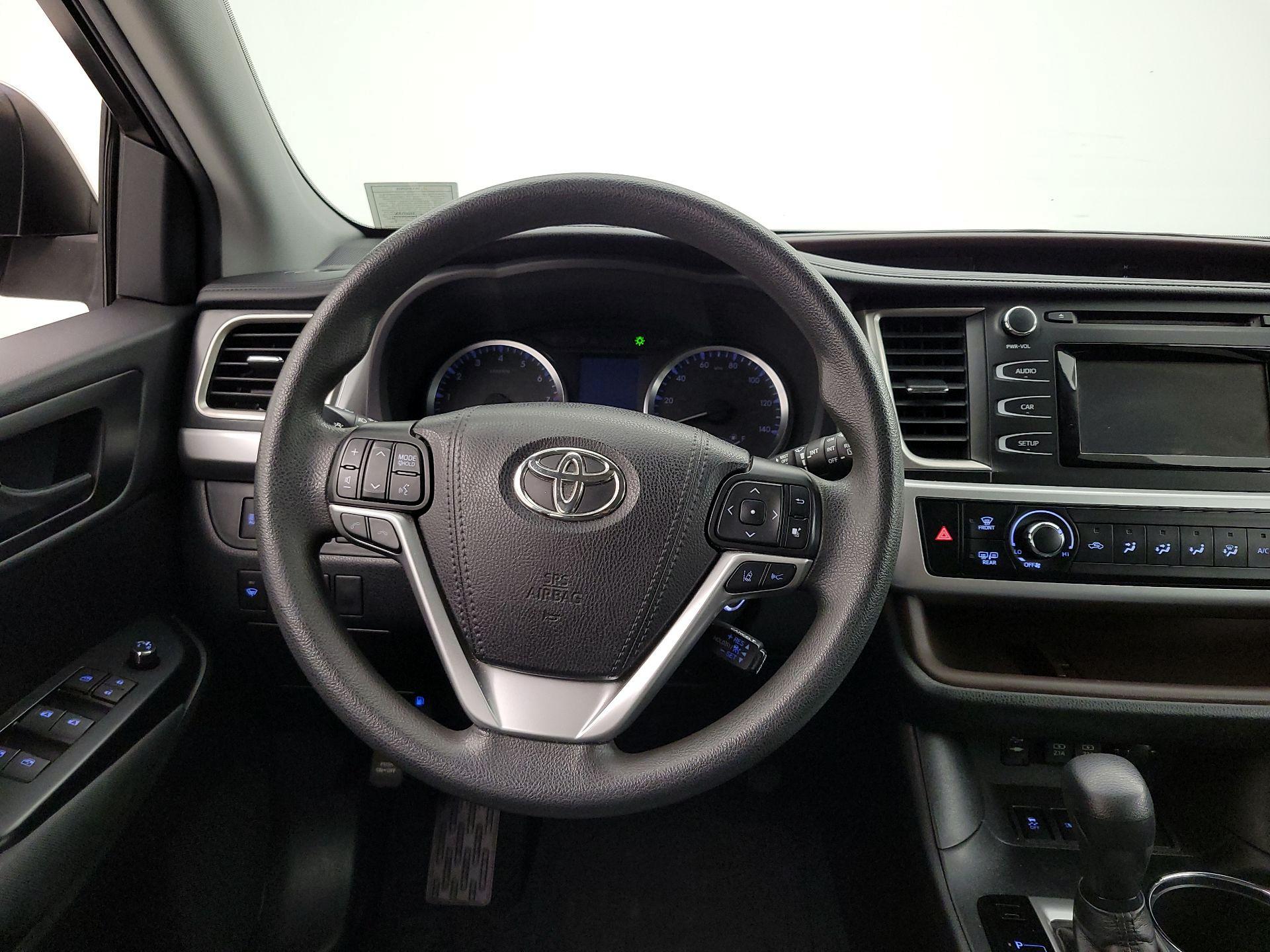 Thumbnail: 2019 Toyota Highlander - 10