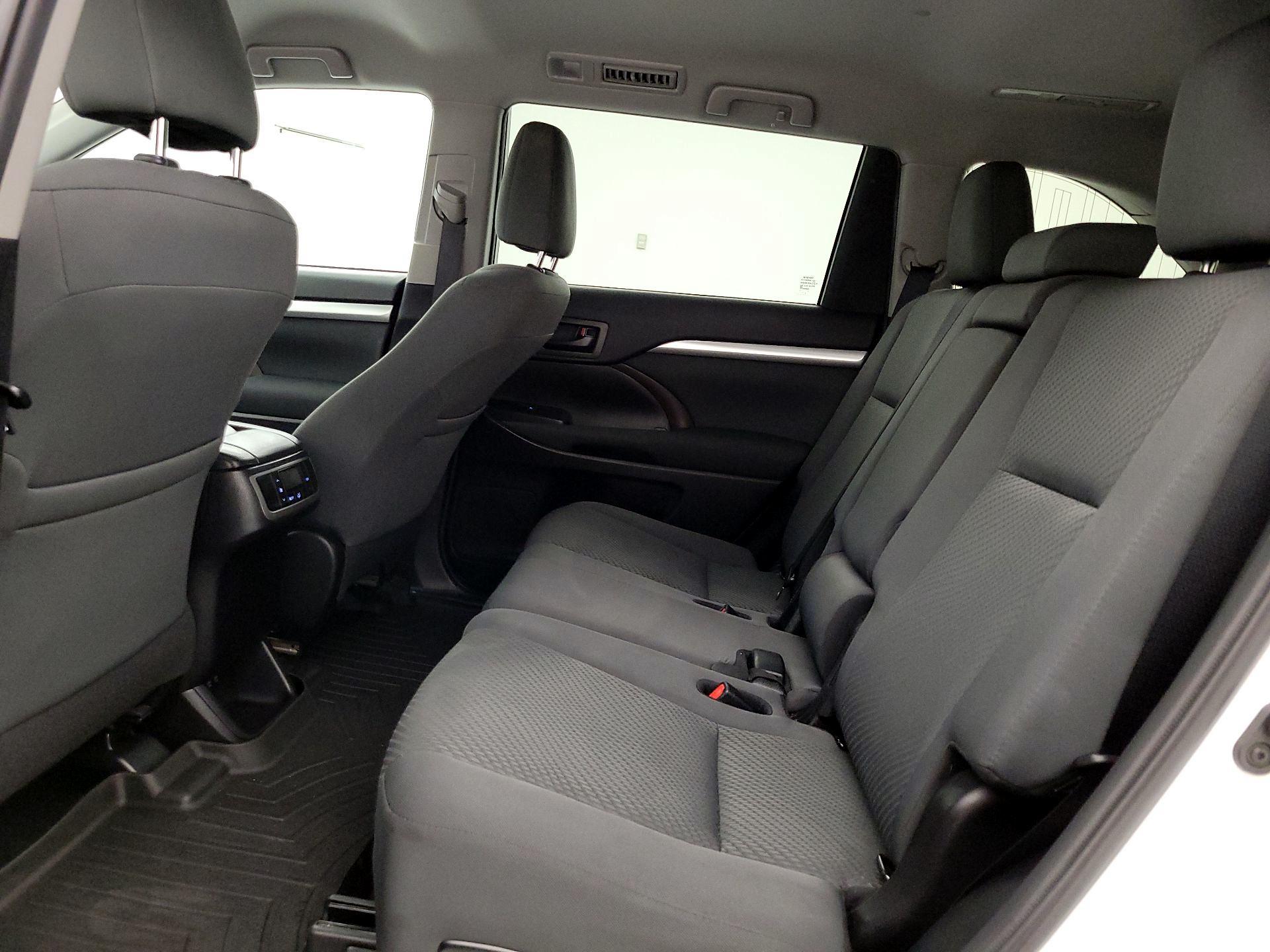 Thumbnail: 2019 Toyota Highlander - 19