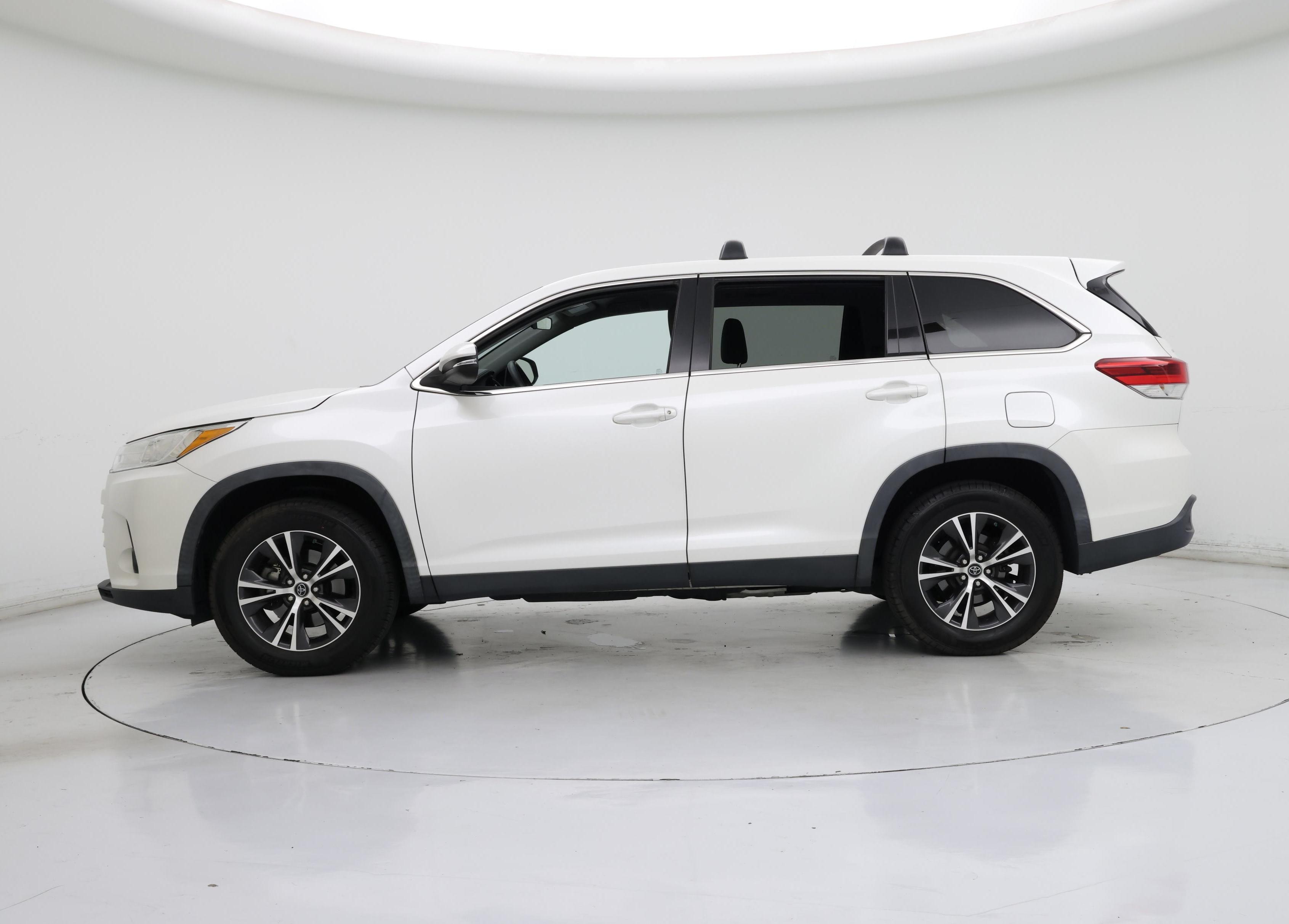 Thumbnail: 2019 Toyota Highlander - 3