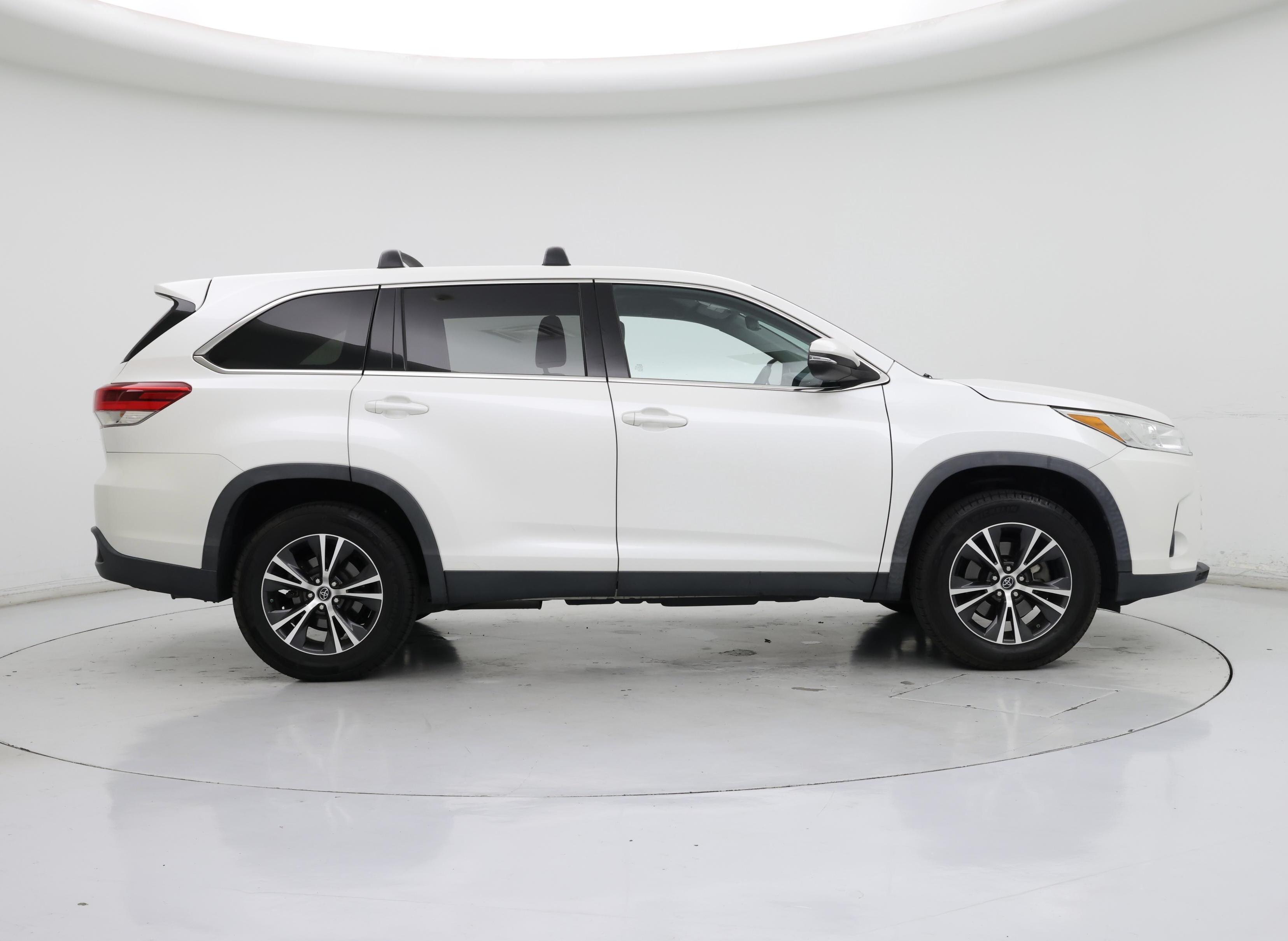 Thumbnail: 2019 Toyota Highlander - 7