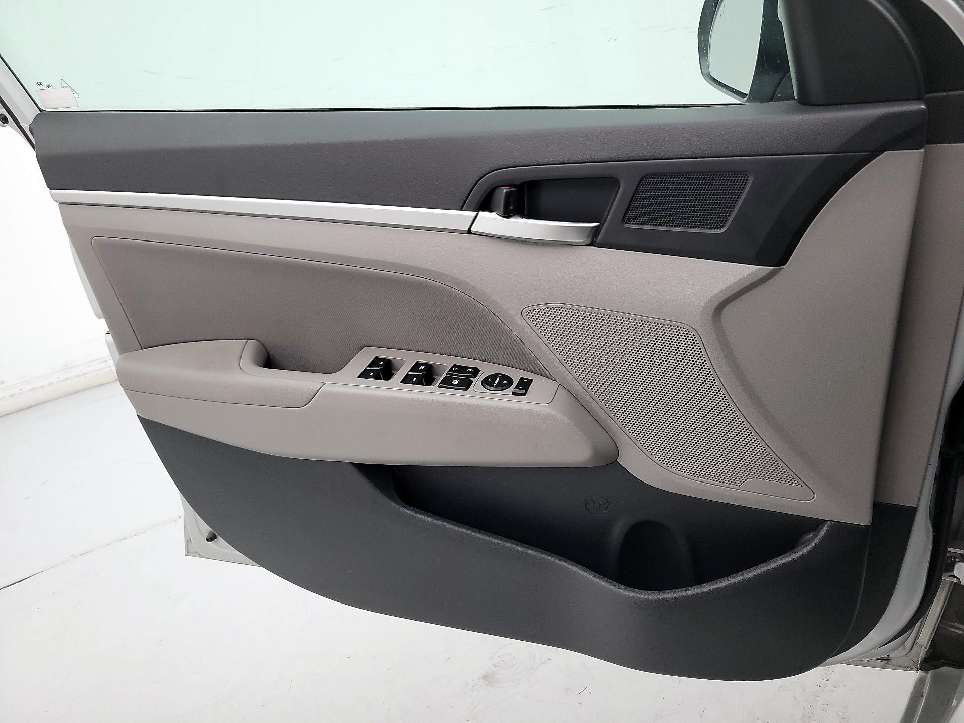 Thumbnail: 2020 Hyundai Elantra - 12