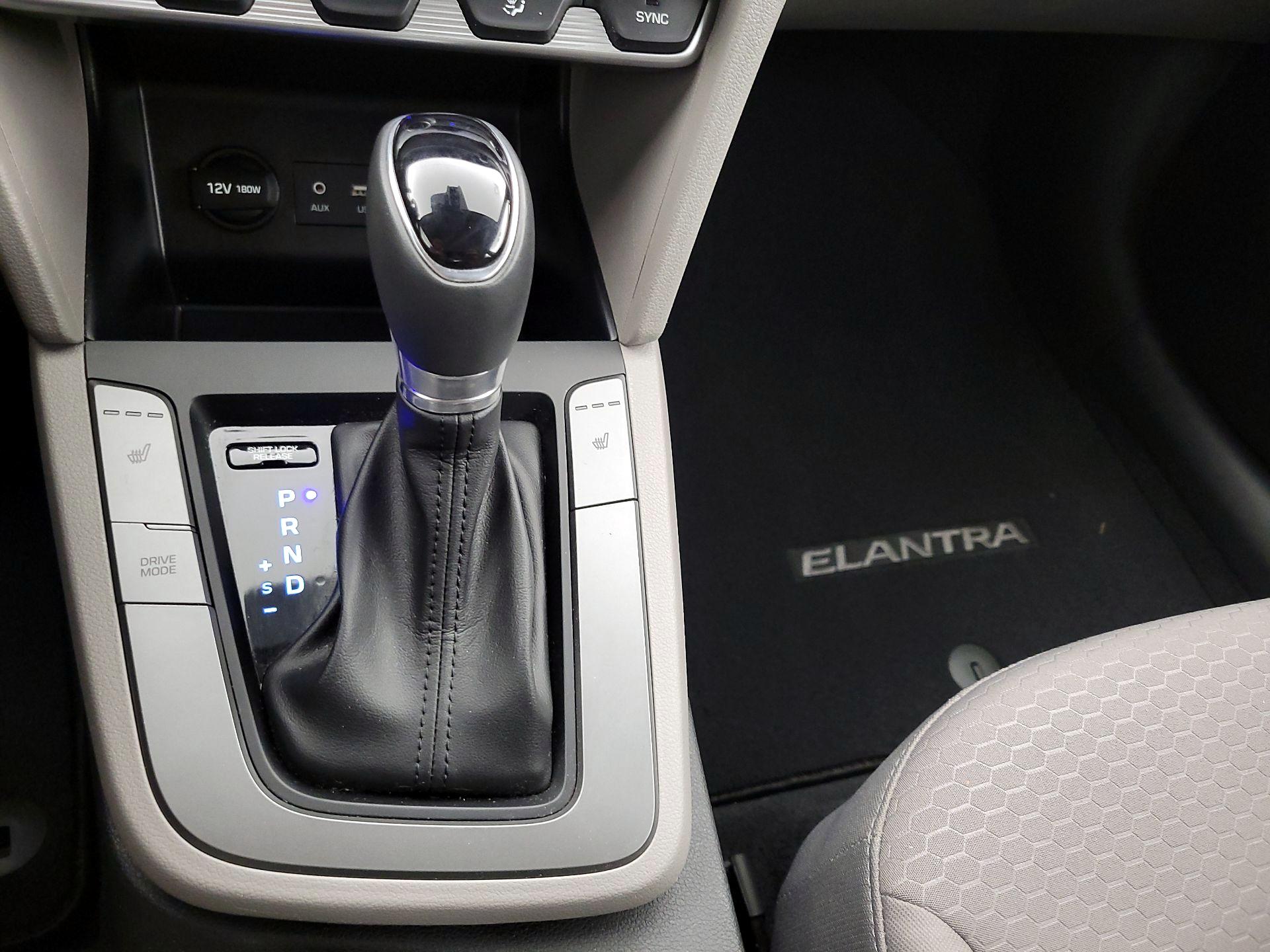 Thumbnail: 2020 Hyundai Elantra - 17