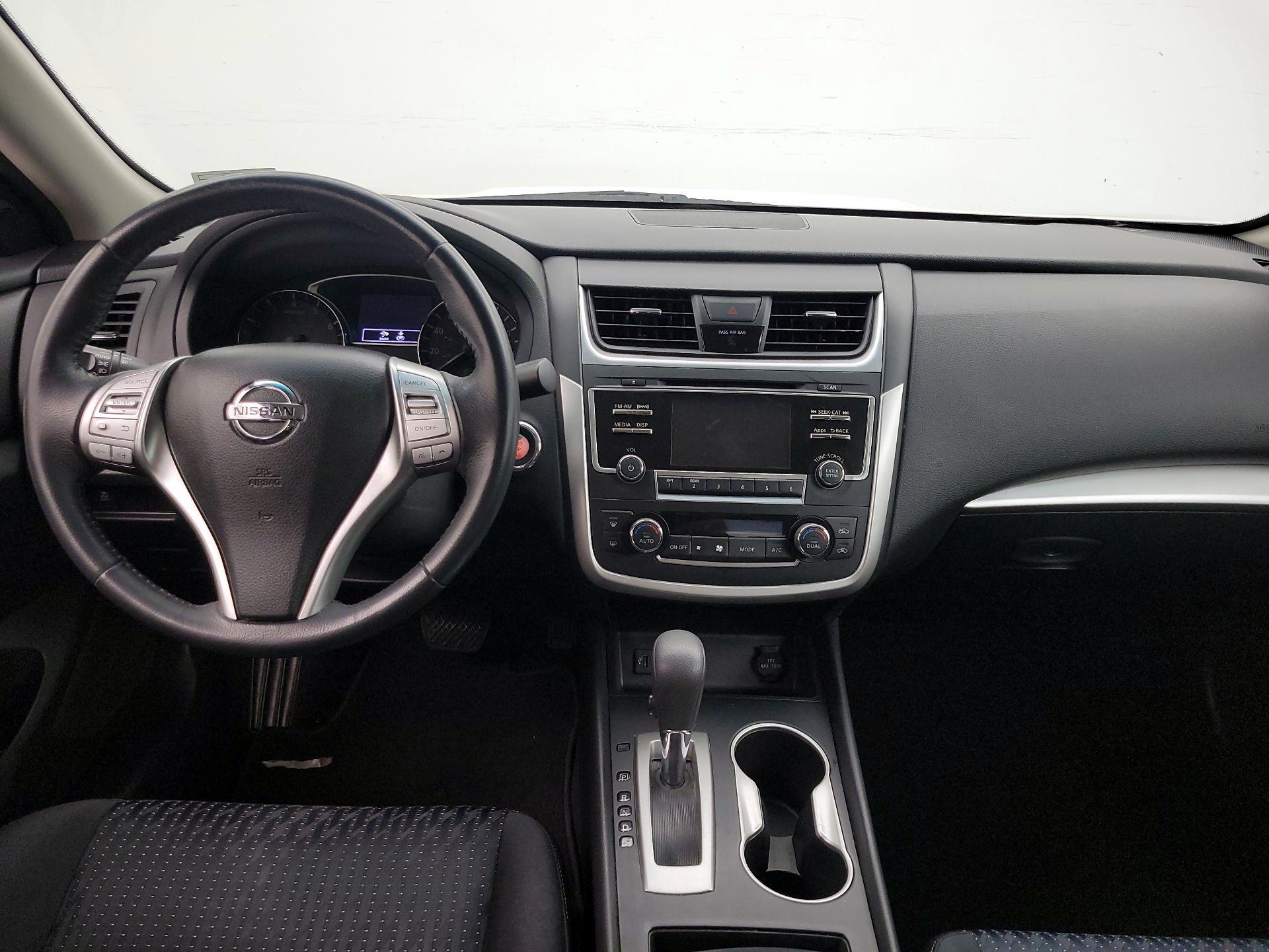 Thumbnail: 2016 Nissan Altima - 9