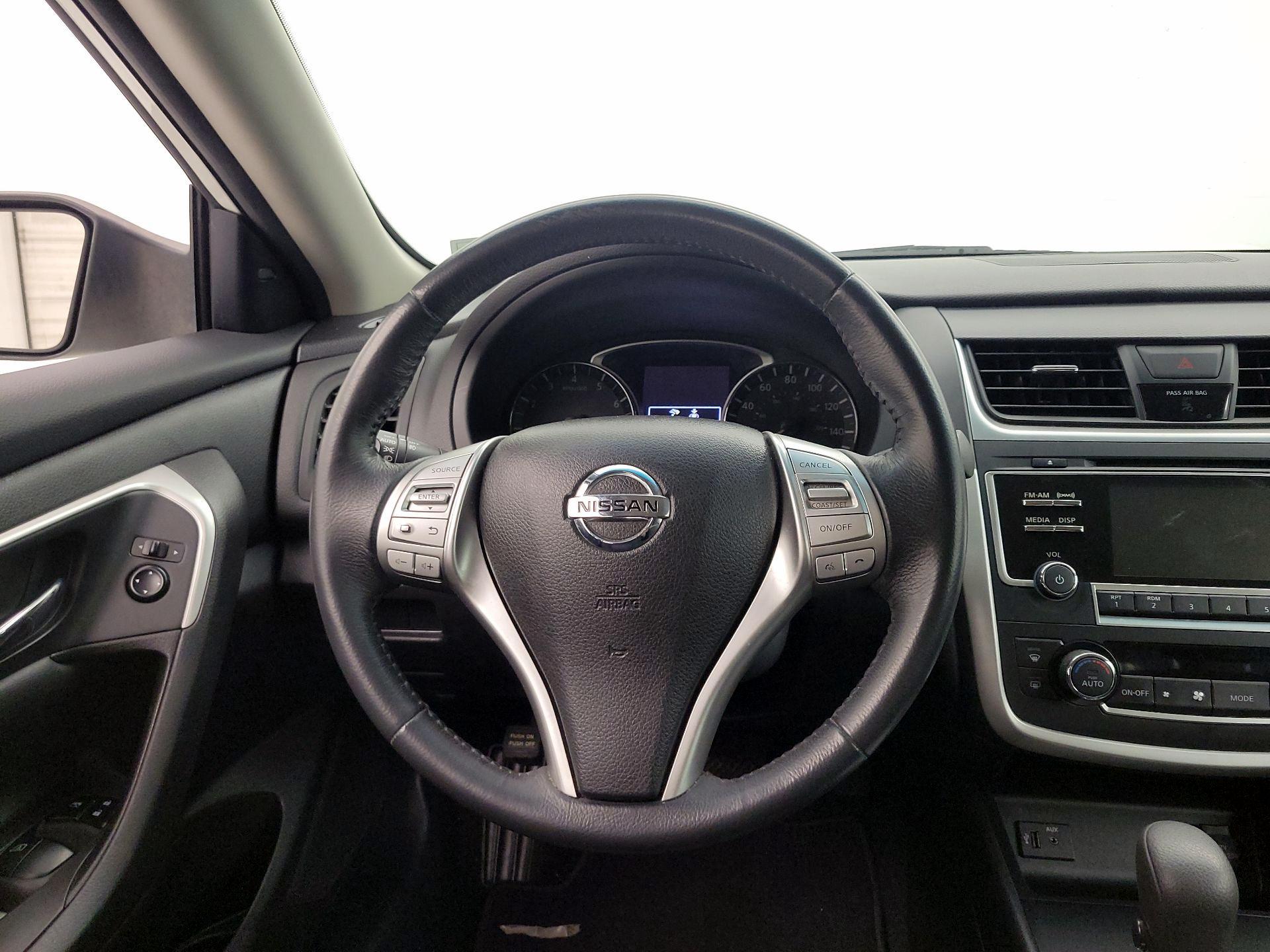 Thumbnail: 2016 Nissan Altima - 10