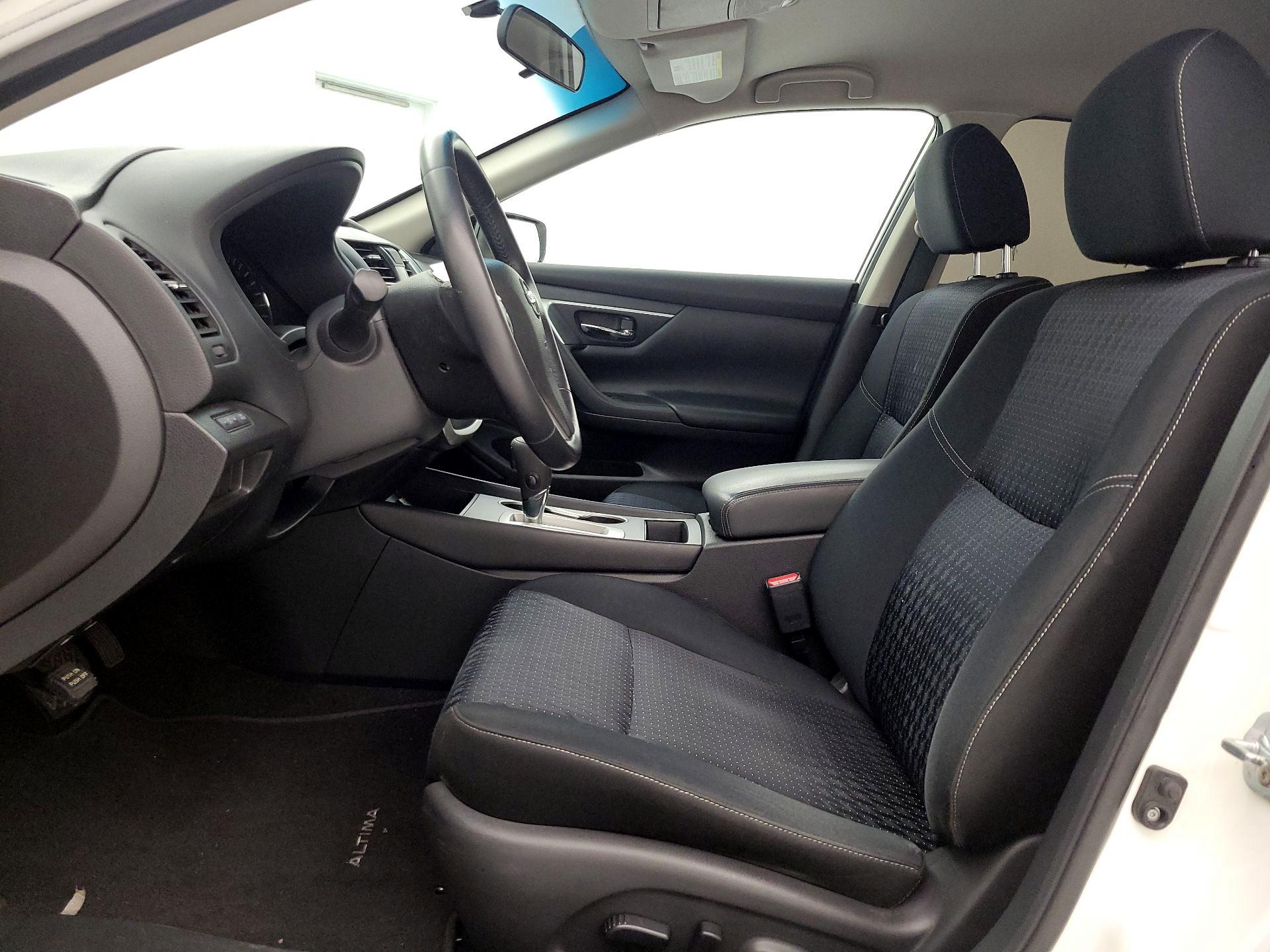 Thumbnail: 2016 Nissan Altima - 11