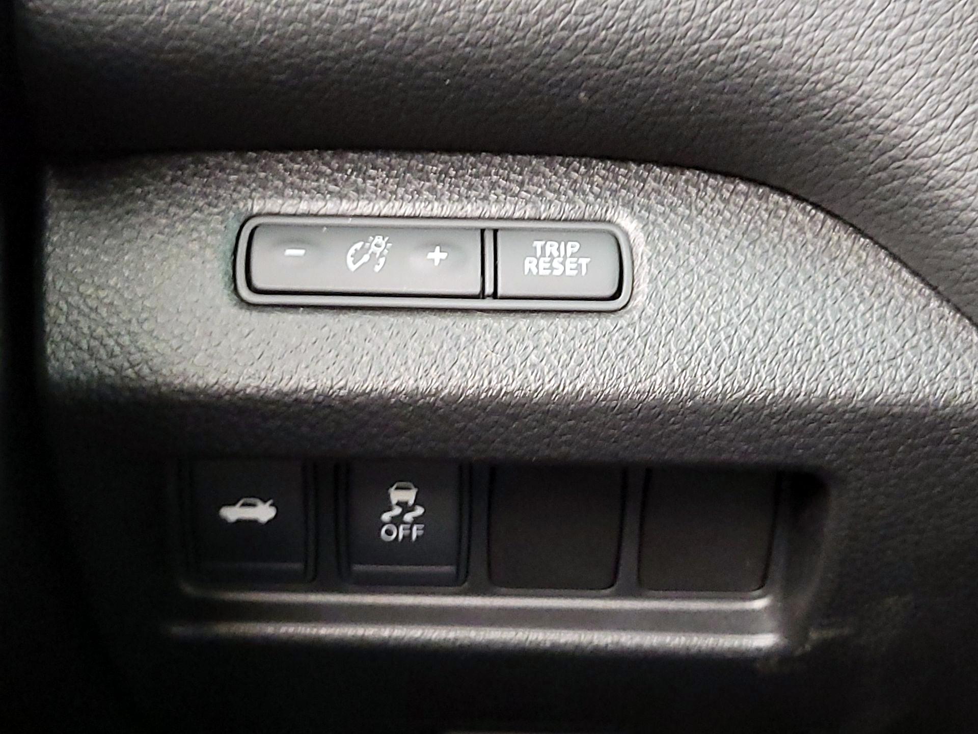 Thumbnail: 2016 Nissan Altima - 13