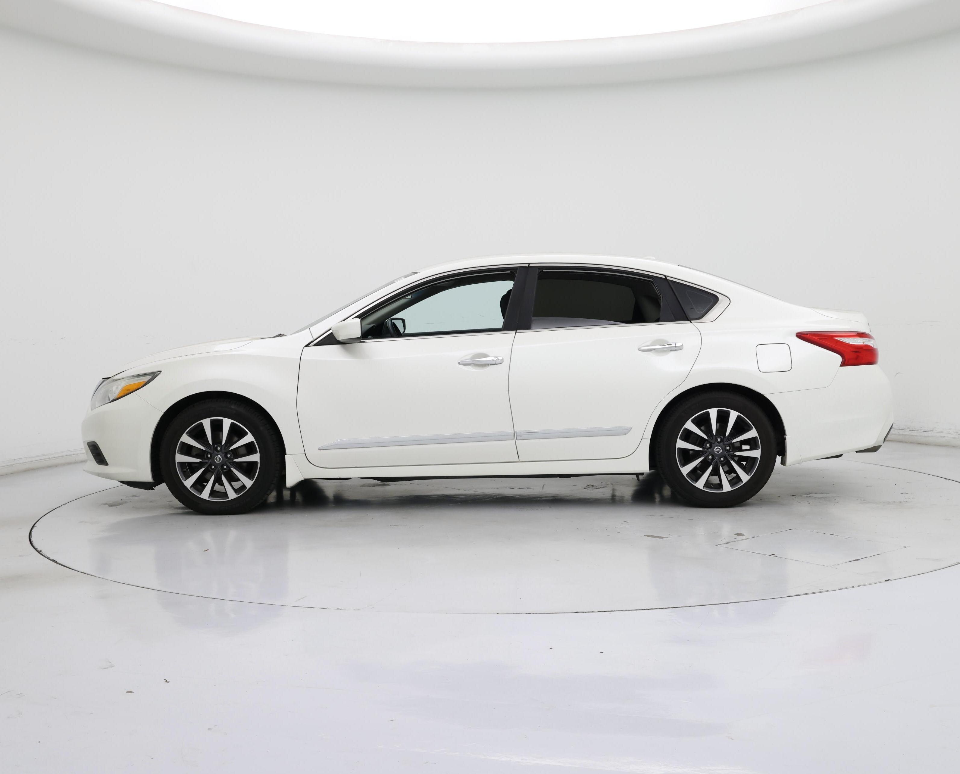 Thumbnail: 2016 Nissan Altima - 3