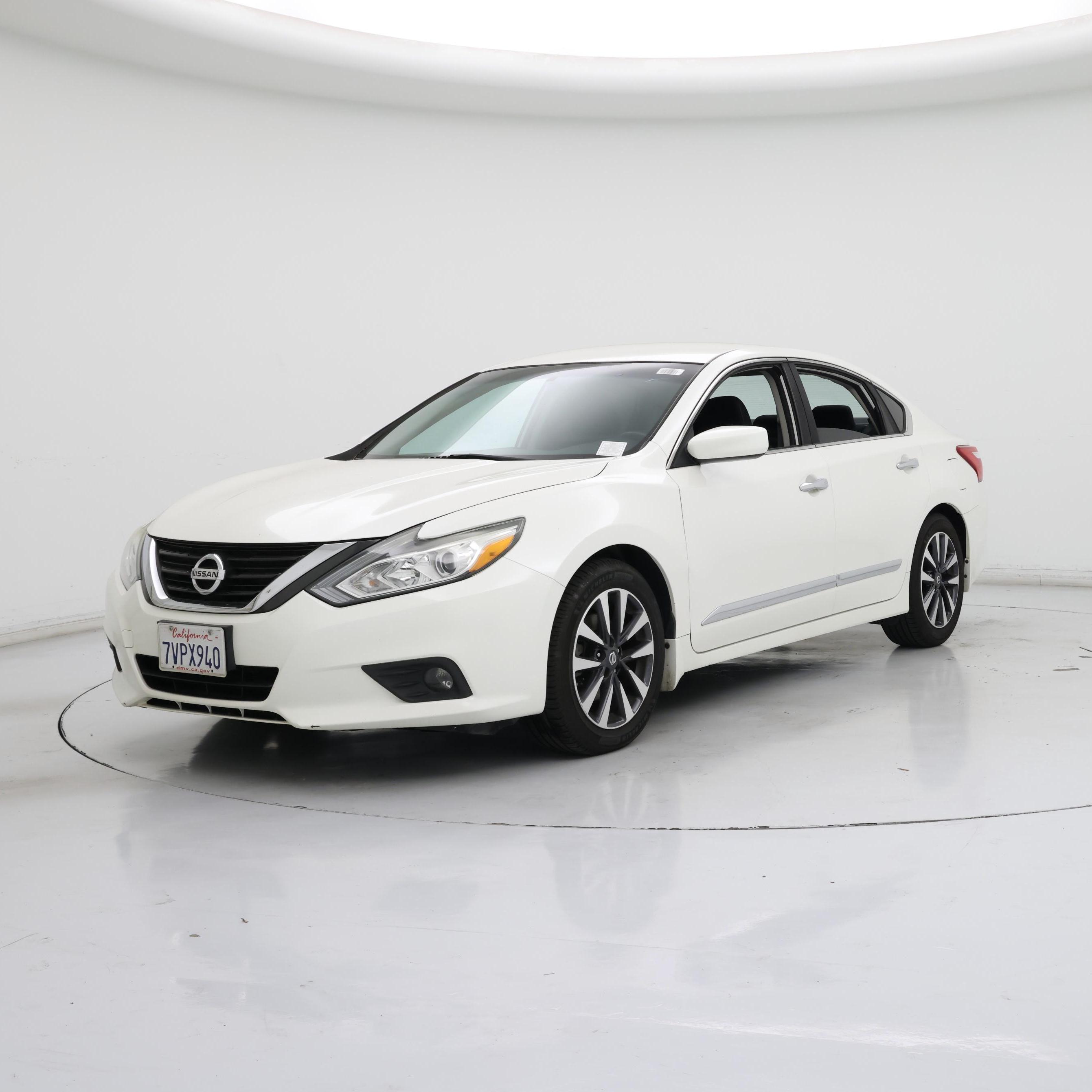 Thumbnail: 2016 Nissan Altima - 4