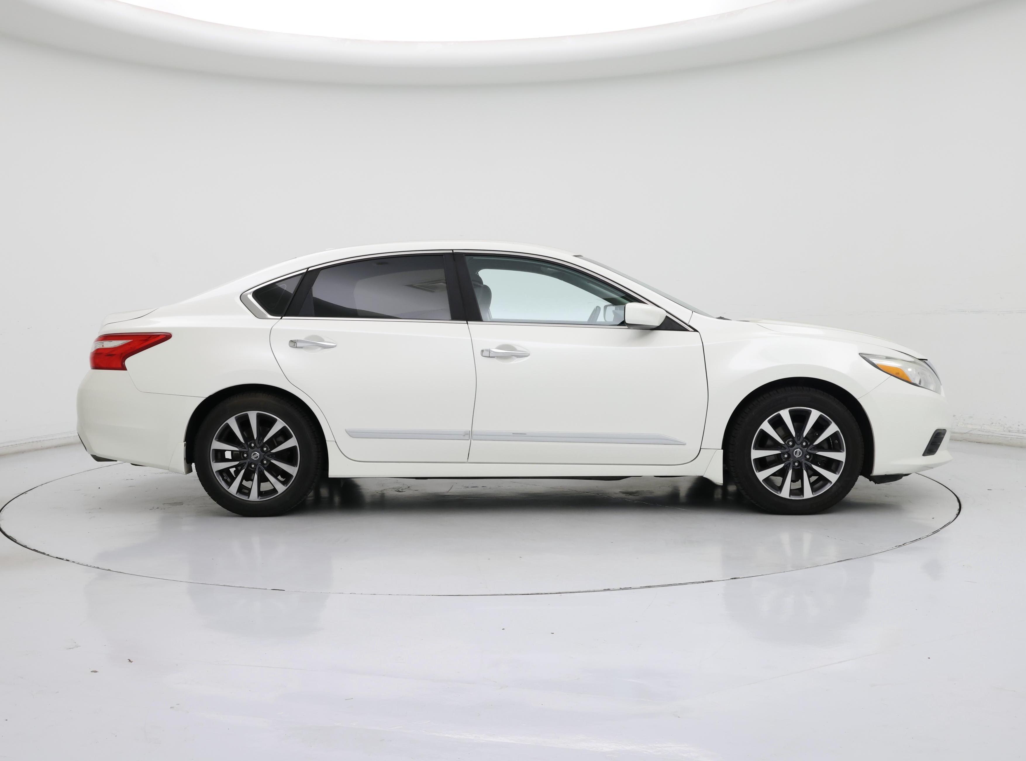 Thumbnail: 2016 Nissan Altima - 7