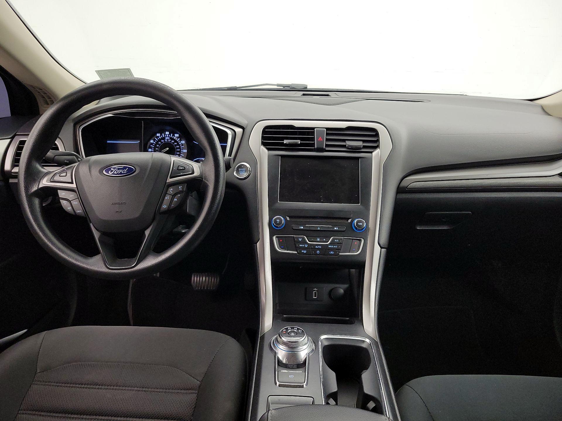 Thumbnail: 2017 Ford Fusion - 9