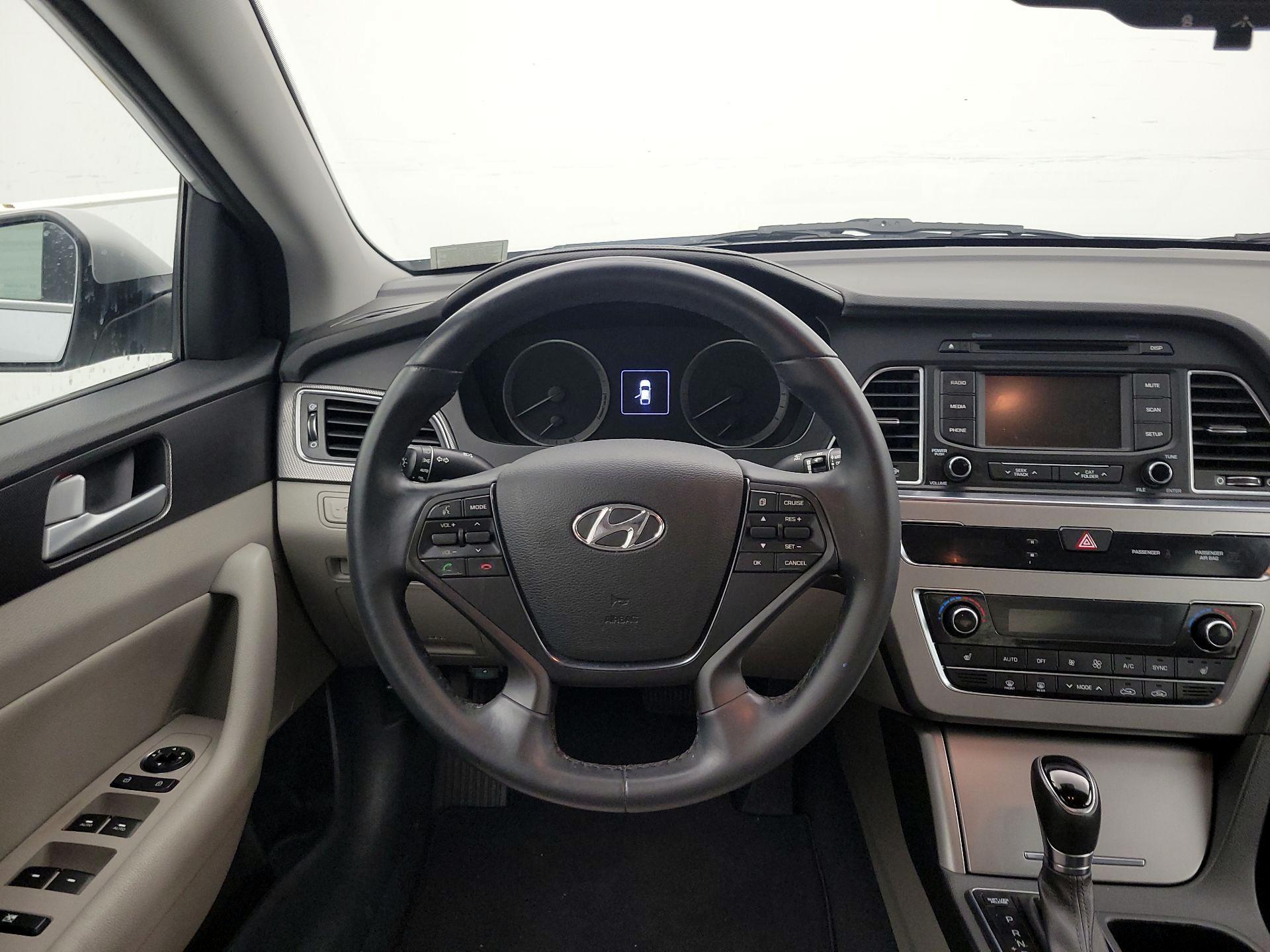Thumbnail: 2015 Hyundai Sonata - 10