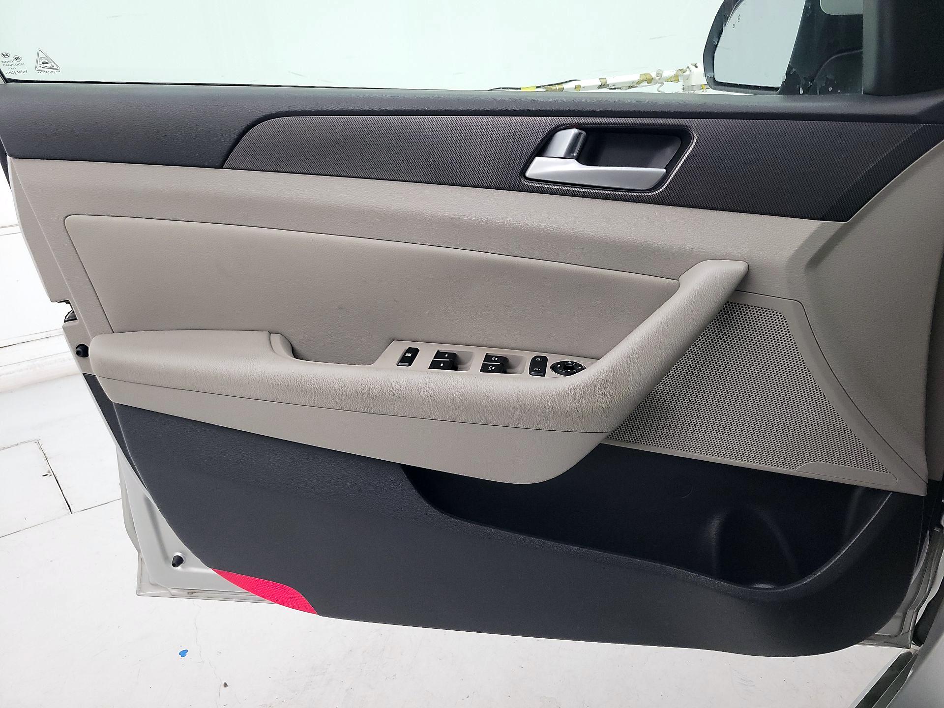 Thumbnail: 2015 Hyundai Sonata - 12