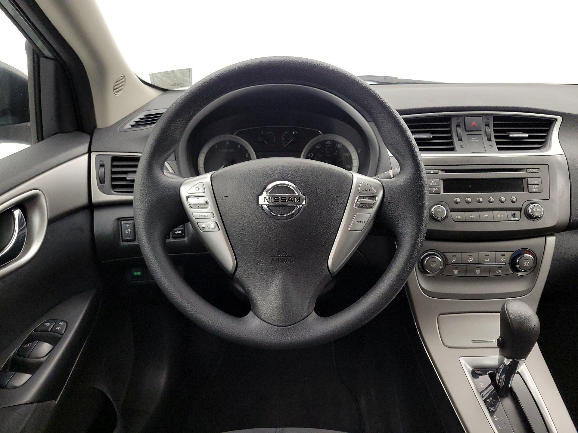 Thumbnail: 2013 Nissan Sentra - 10