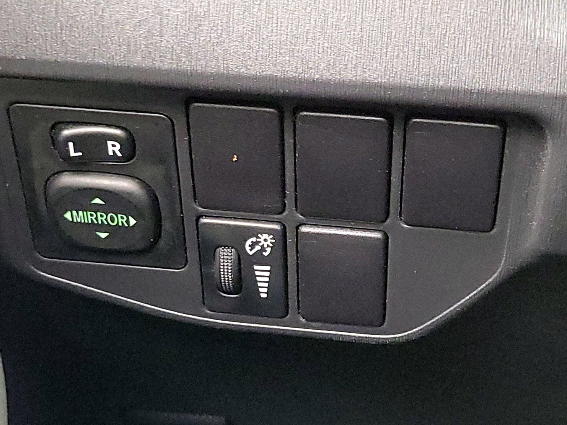 Thumbnail: 2015 Toyota Prius - 13