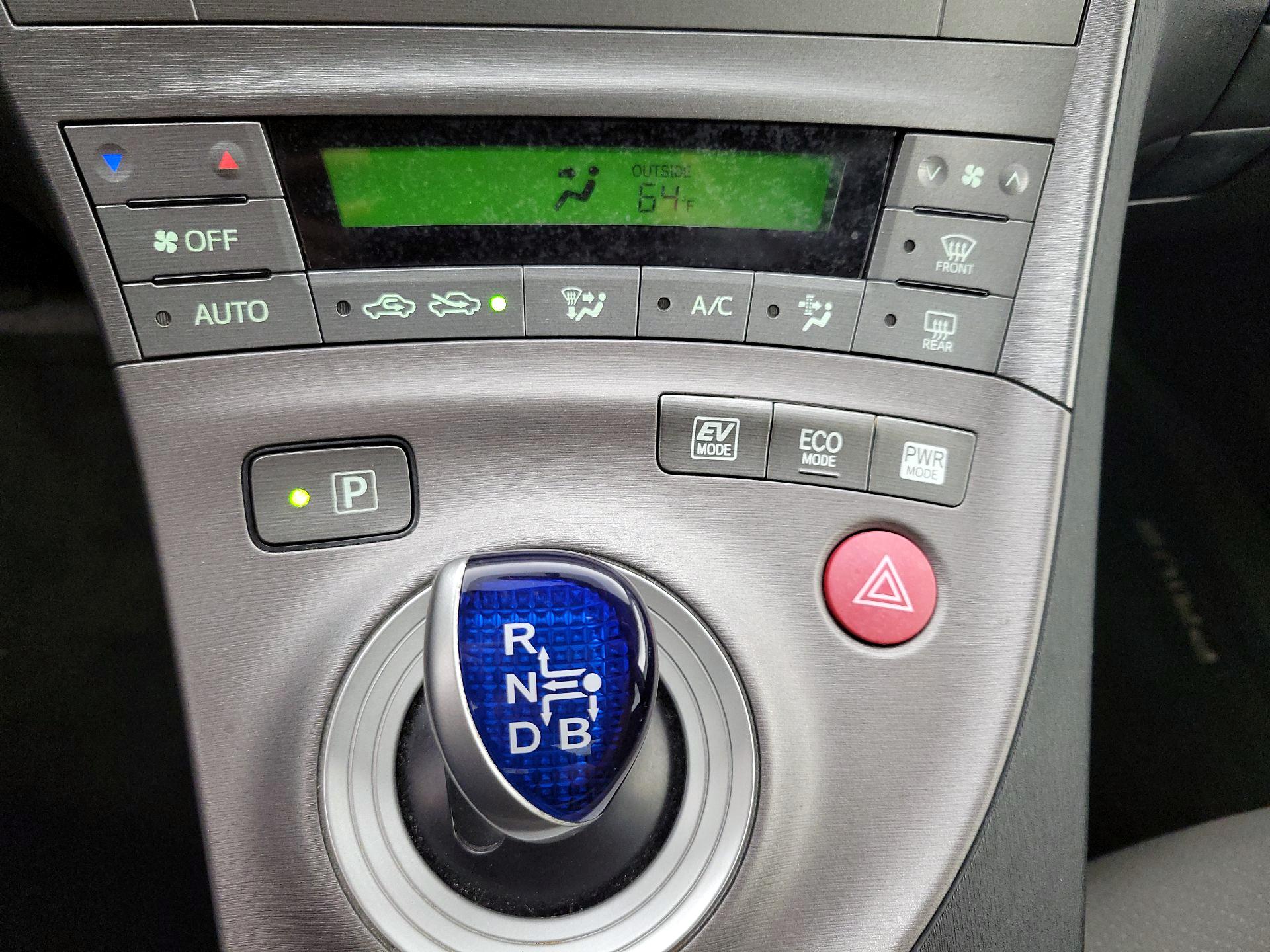 Thumbnail: 2015 Toyota Prius - 16