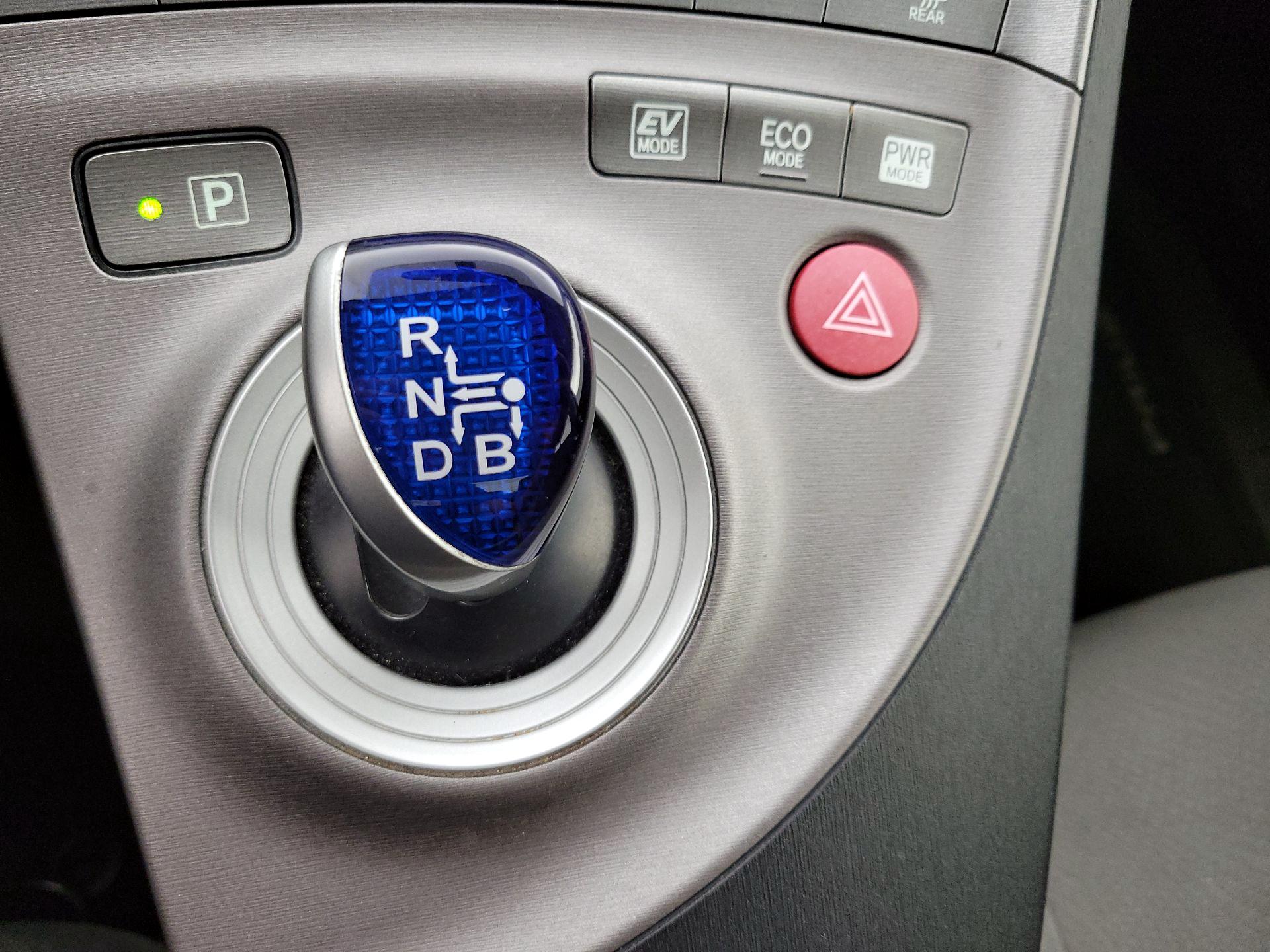 Thumbnail: 2015 Toyota Prius - 17