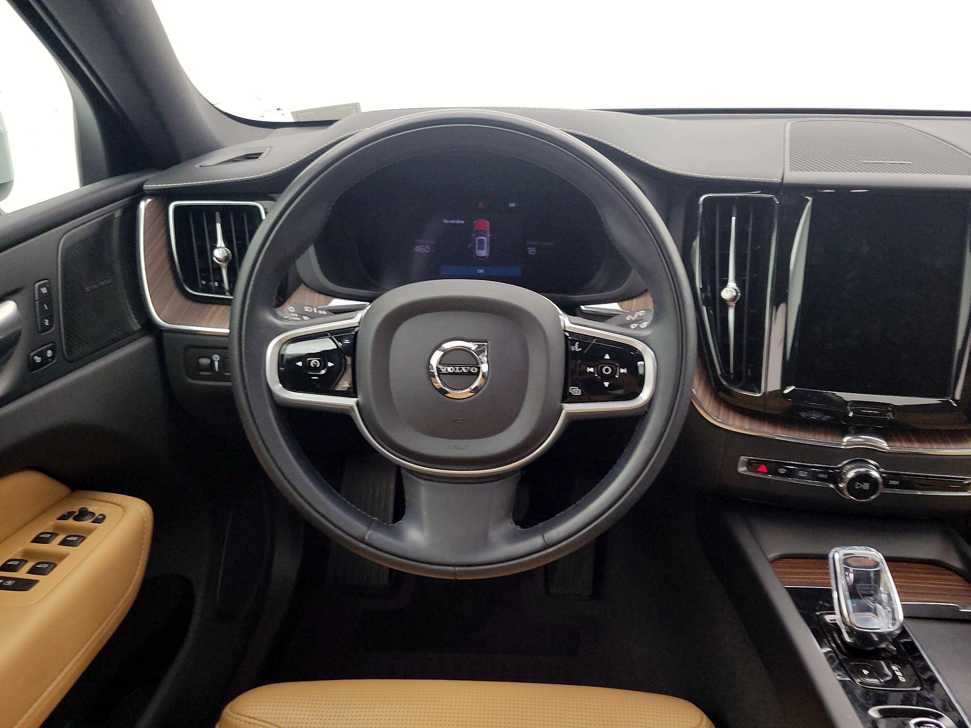 Thumbnail: 2022 Volvo XC60 - 10