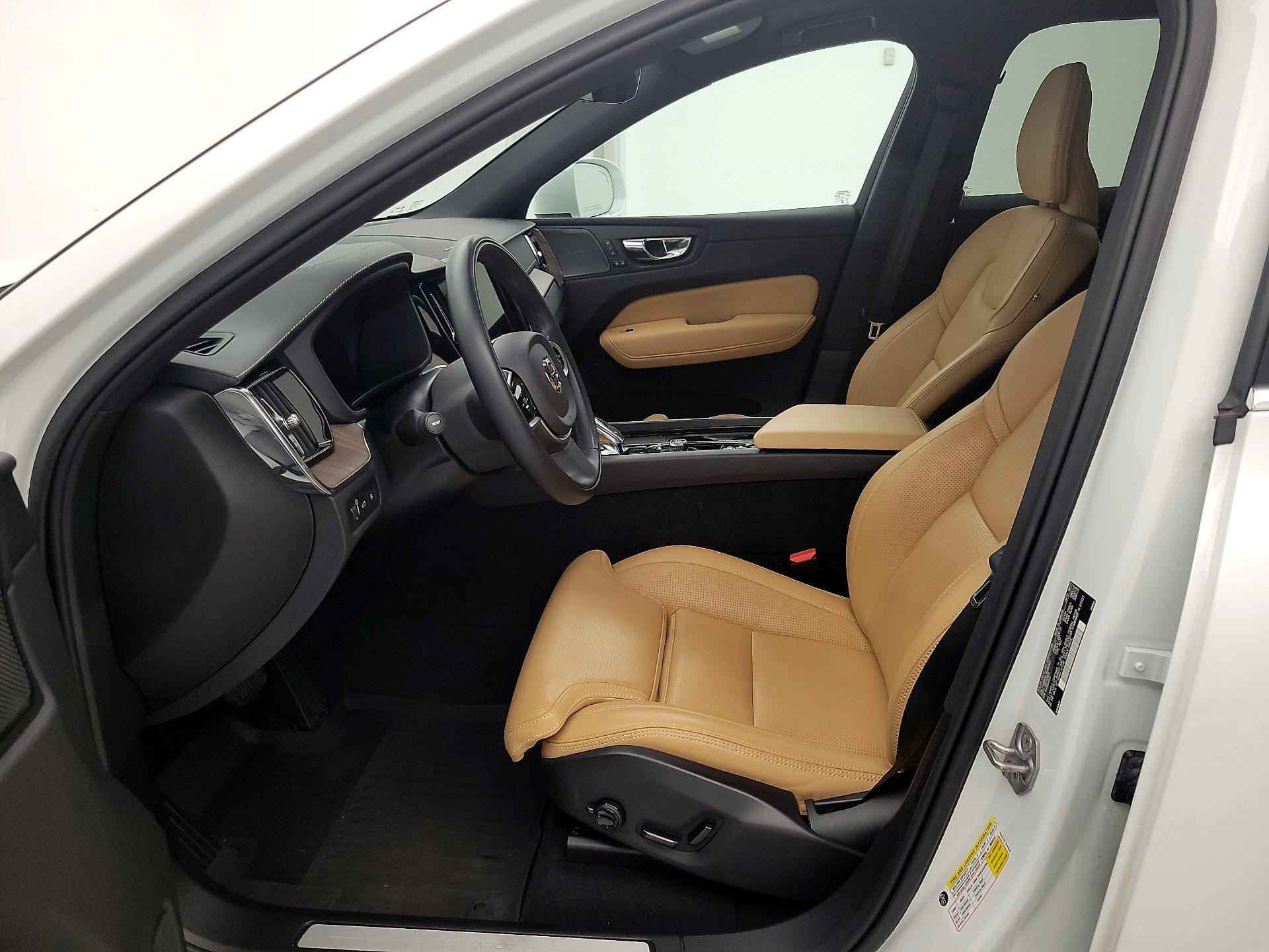 Thumbnail: 2022 Volvo XC60 - 11