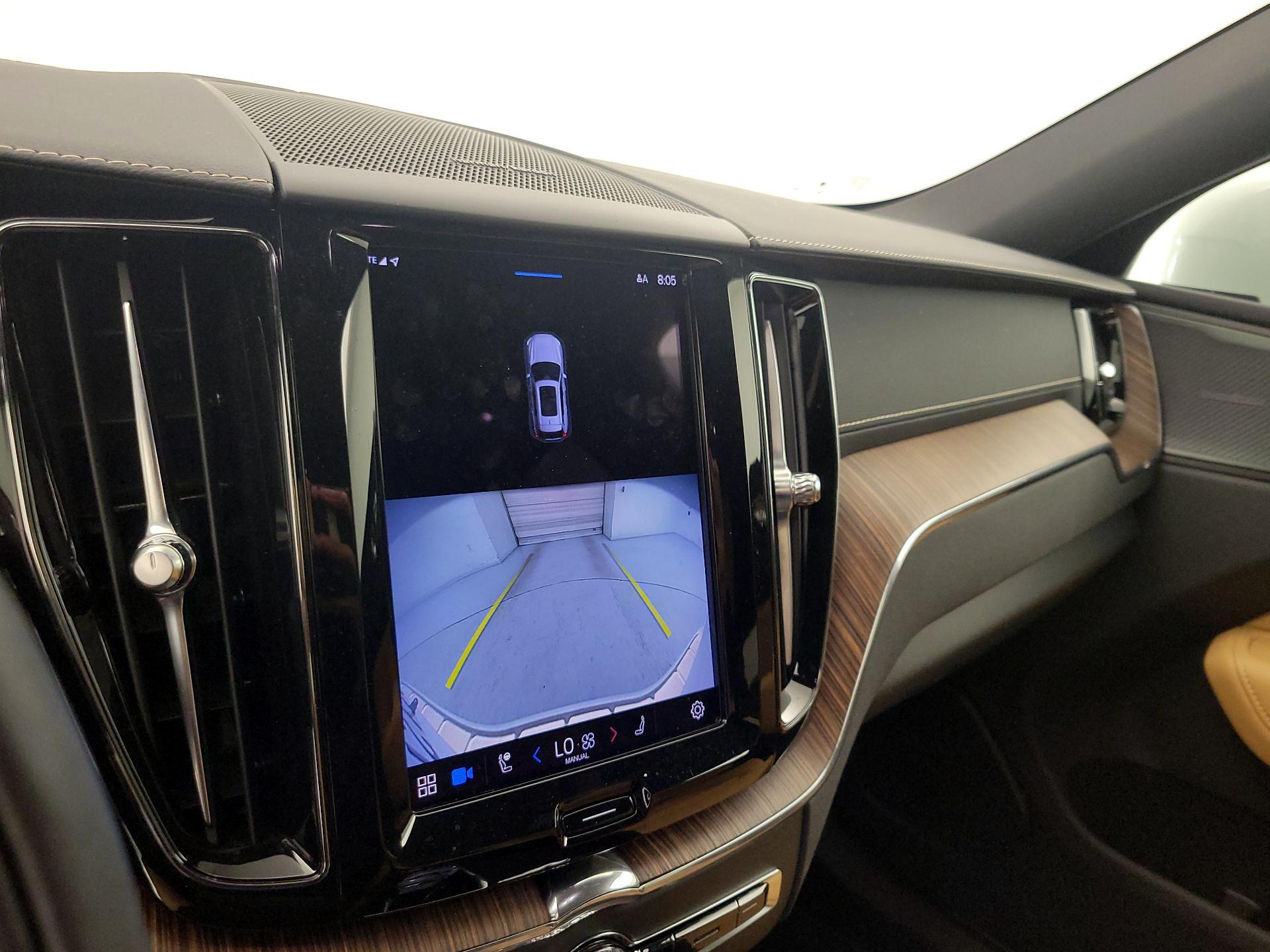 Thumbnail: 2022 Volvo XC60 - 14